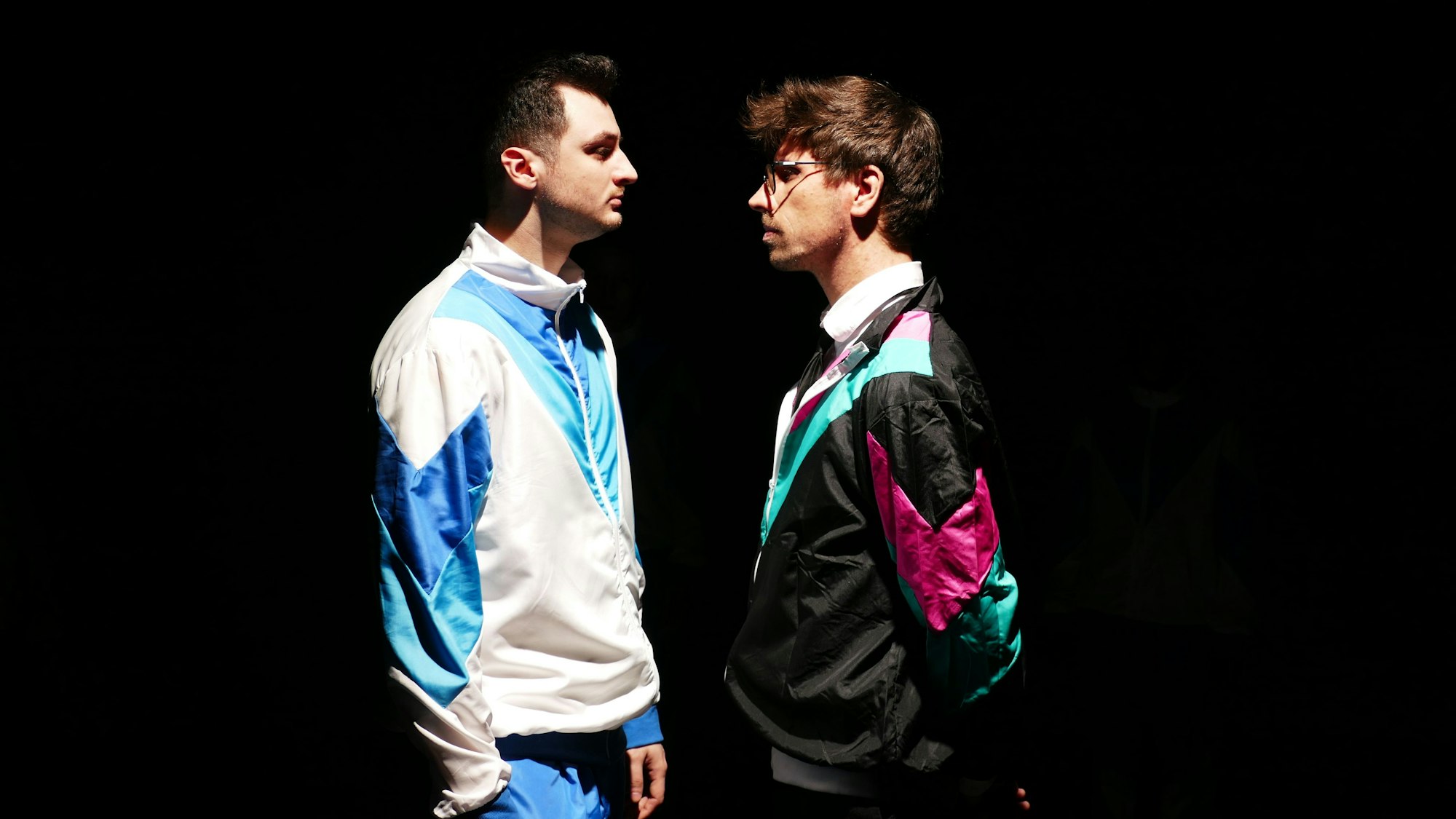 Die Darstellerinnen und Darsteller proben mehrere Stunden täglich in den Wochen vor der Premiere.