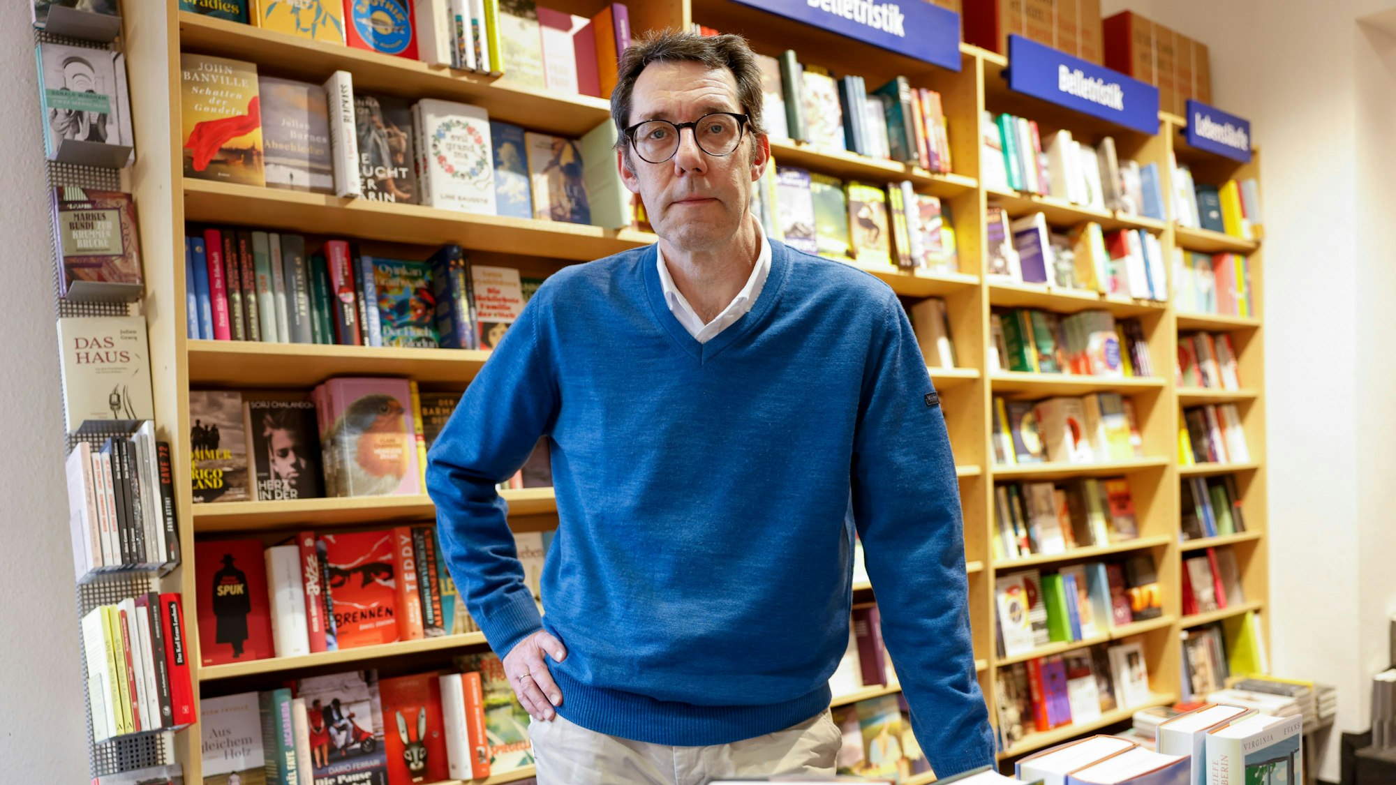 Buchhändler Jens Bartsch freut sich über den Preis für die „Buchhandlung Goltsteinstraße“, die er zusammen mit seiner Frau seit fast 30 Jahren führt.