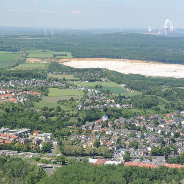 Das Bild zeigt eine Luftaufnahme des Stadtteils Grube Carl in Frechen.