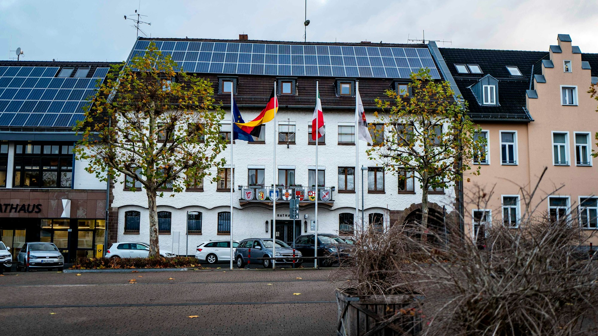 Blick auf das Rathaus von Zülpich und den Marktplatz (Symbolbild)