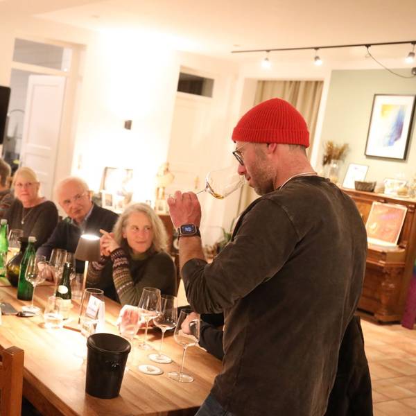 In der Vinothek des Weingutes Pieper in Rhöndorf trafen sich die Winzerinnen und Winzer; rechts außen Felix Pieper.