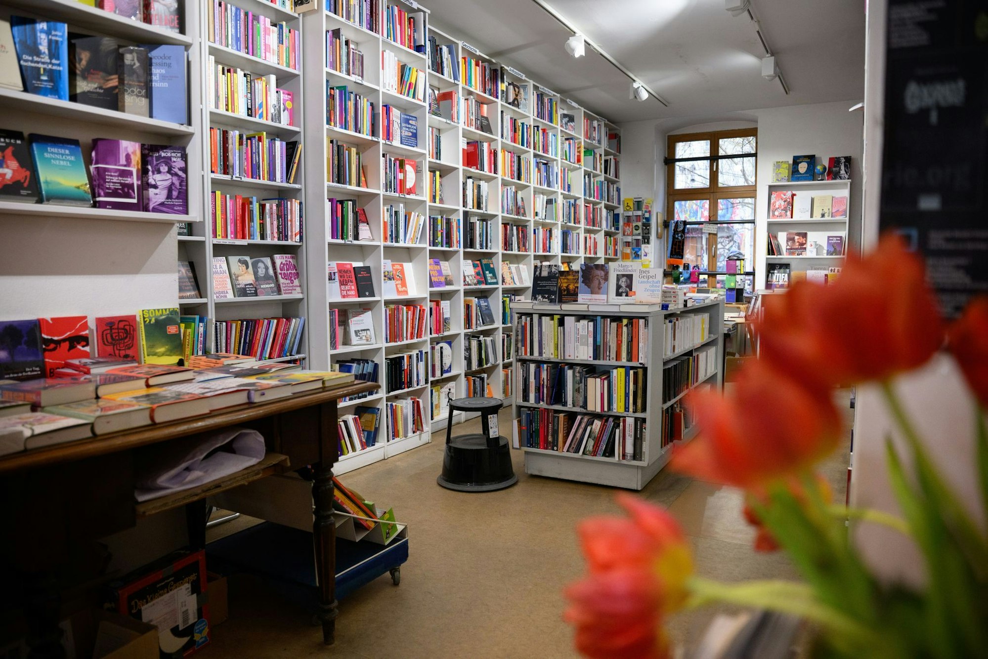 Auch die Buchhandlung «Zur schwankenden Weltkugel» in Berlin wurde von der Preisliste gestrichen (Archivbild).