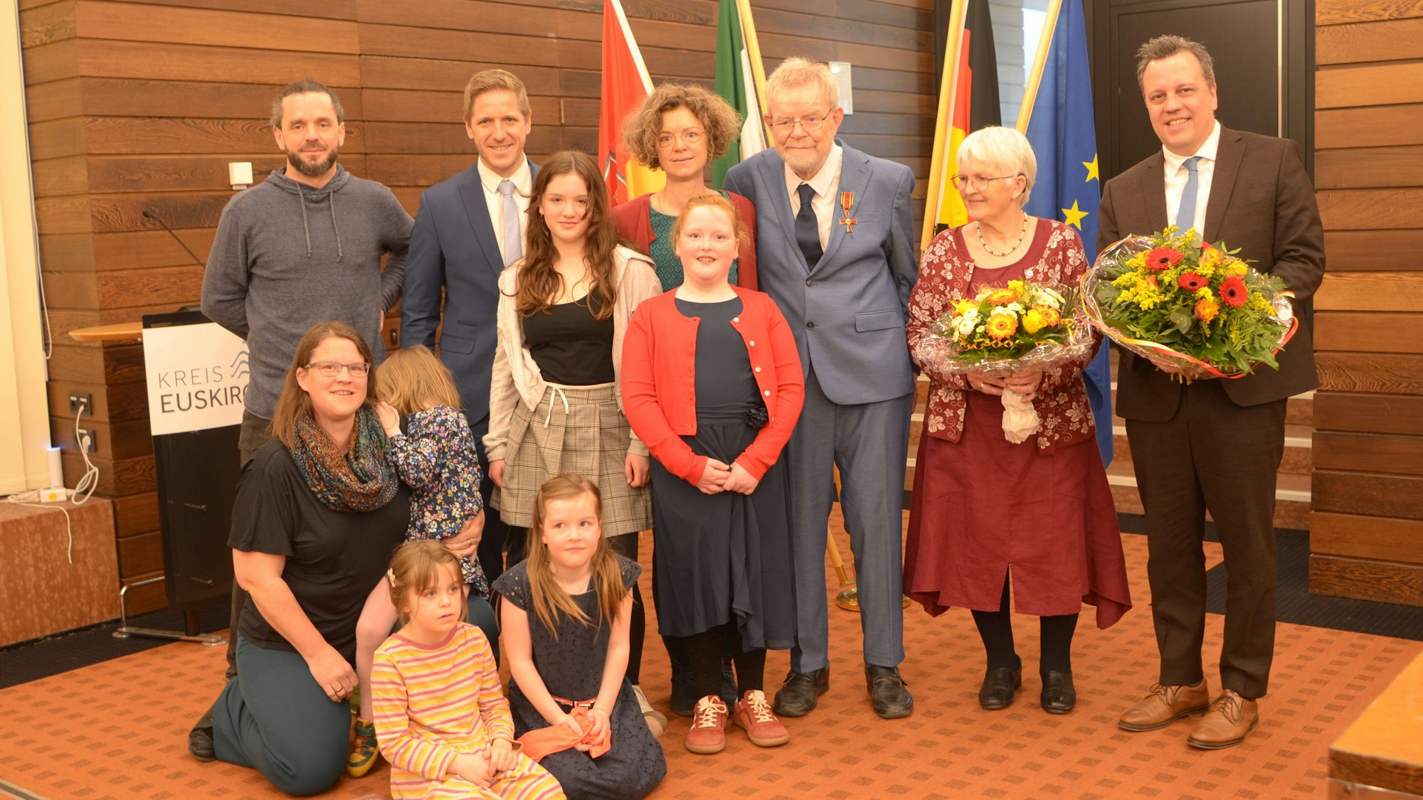 Die Genannten haben sich für ein Gruppenbild zusammengestellt.