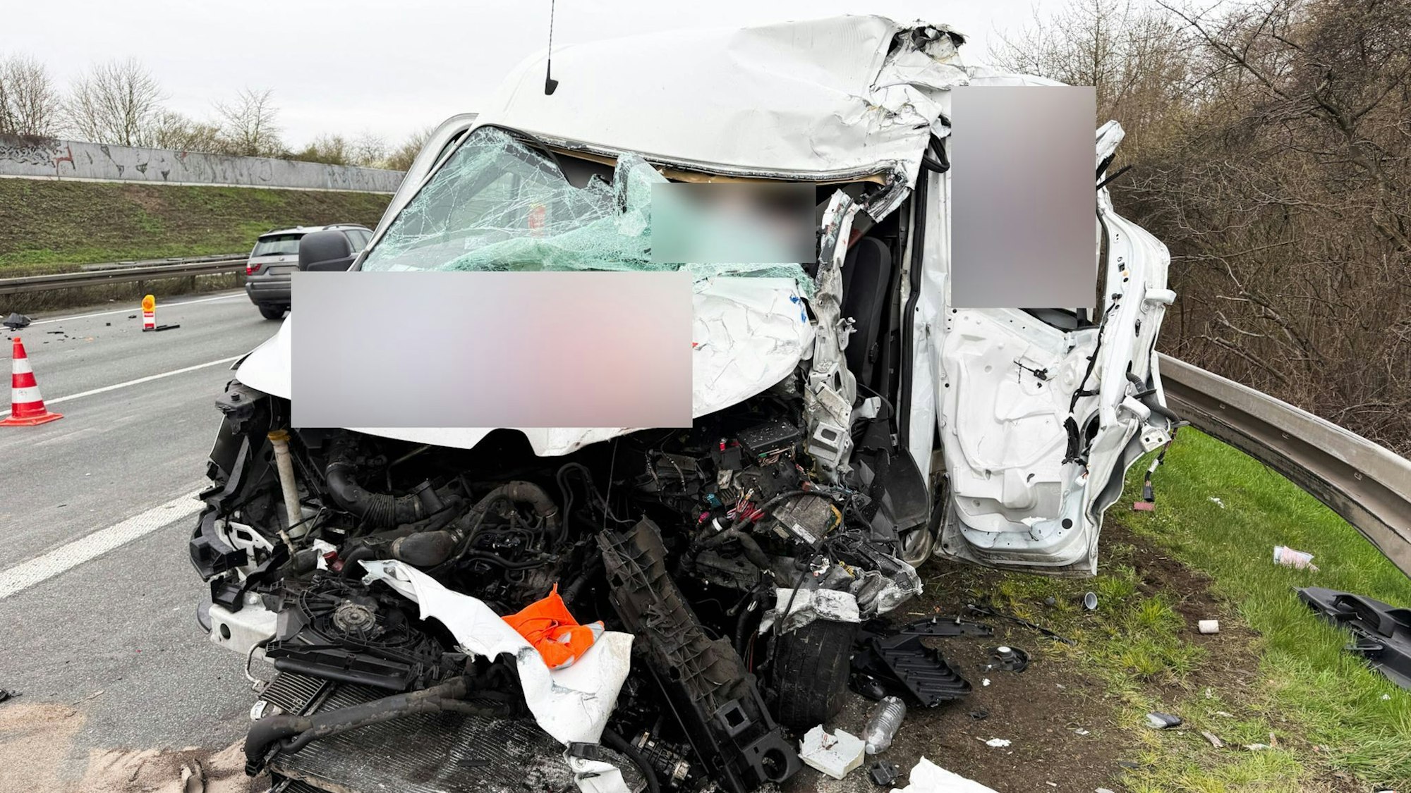 Nach einem schweren Unfall auf der A2 bei Castrop ist eine Teilstrecke gesperrt.