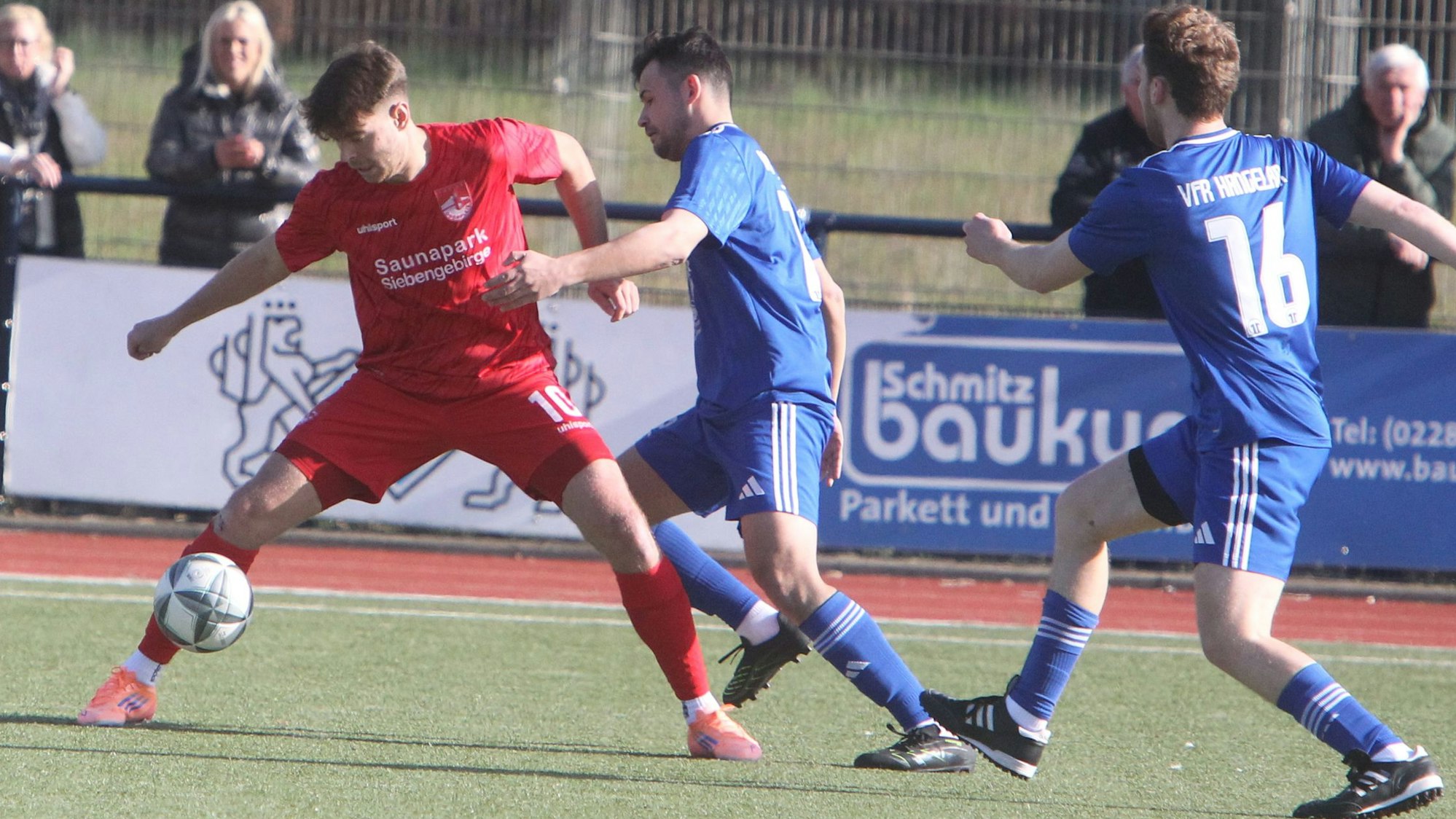 Nicht zu bremsen: Nikolas Klosterhalfen (links) vom TuS 05 Oberpleis.