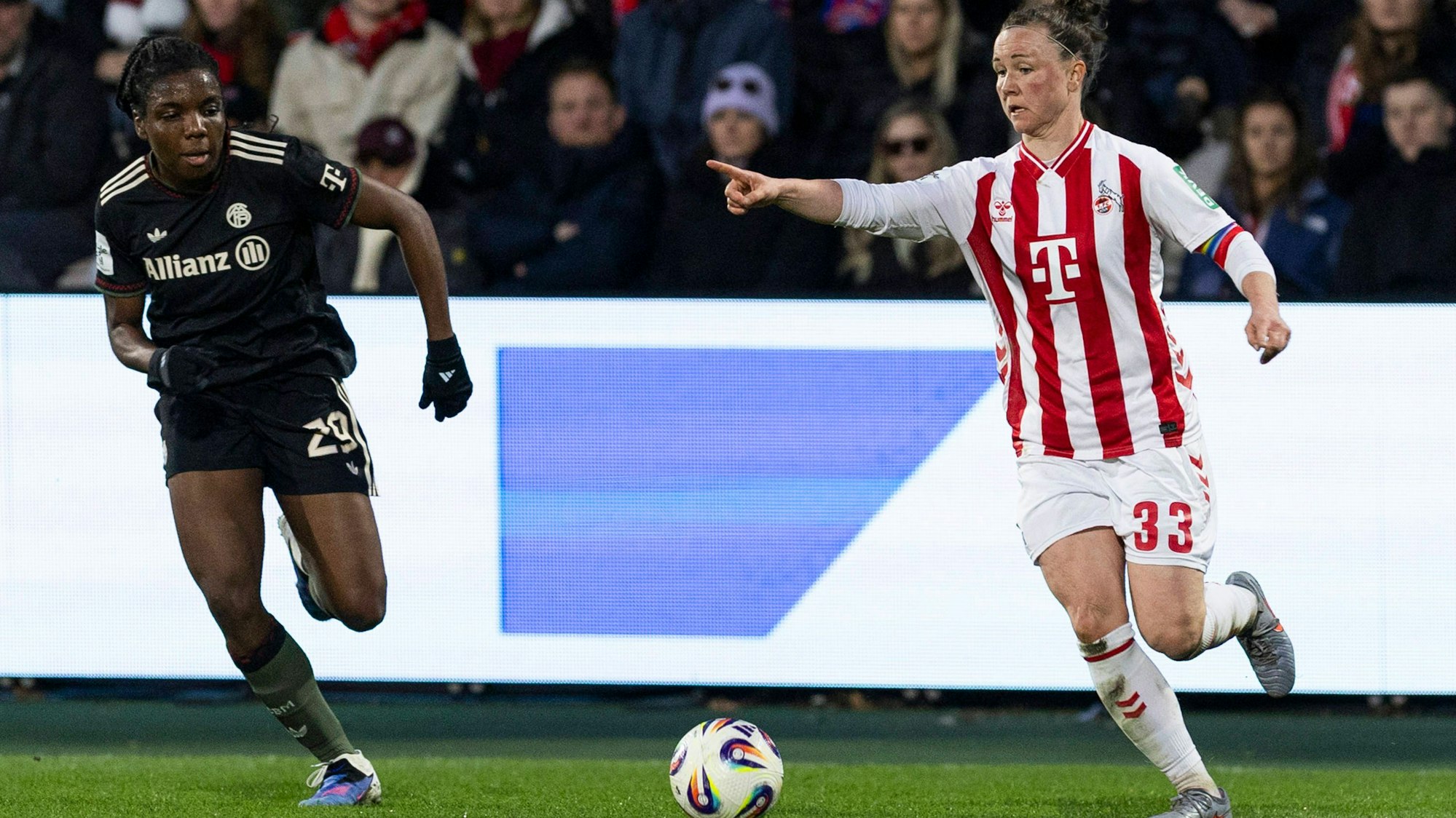 Google Pixel Frauen-Bundesliga: 1. FC Köln - FC Bayern München 15.03.2026 Marina Hegering 1. FC Köln, 33, Edna Imade FC Bayern München, 29 am 20. Spieltag der Google Pixel Frauen-Bundesliga im Spiel des 1. FC Köln gegen den FC Bayern München am 15.03.2026 im Franz-Kremer-Stadion in Köln, Deutschland. *** Google Pixel Womens Bundesliga 1 FC Köln FC Bayern München 15 03 2026 Marina Hegering 1 FC Köln, 33 , Edna Imade FC Bayern München, 29 on matchday 20 of the Google Pixel Womens Bundesliga in the match between 1 FC Köln and FC Bayern München on 15 03 2026 at Franz Kremer Stadion in Cologne, Germany Copyright: xBEAUTIFULxSPORTS/Meuselx