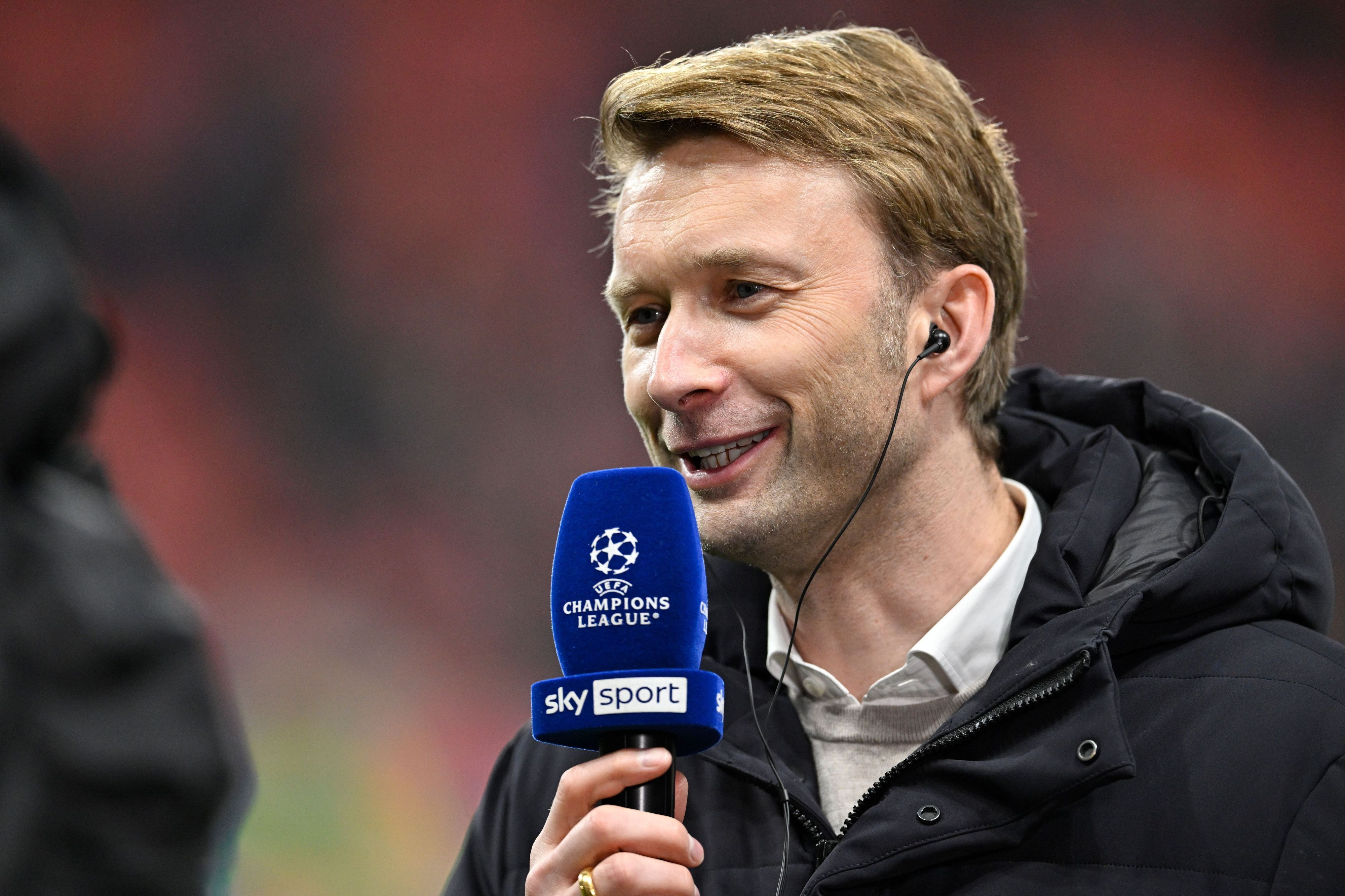 Simon Rolfes am Sky-Mikrofon.