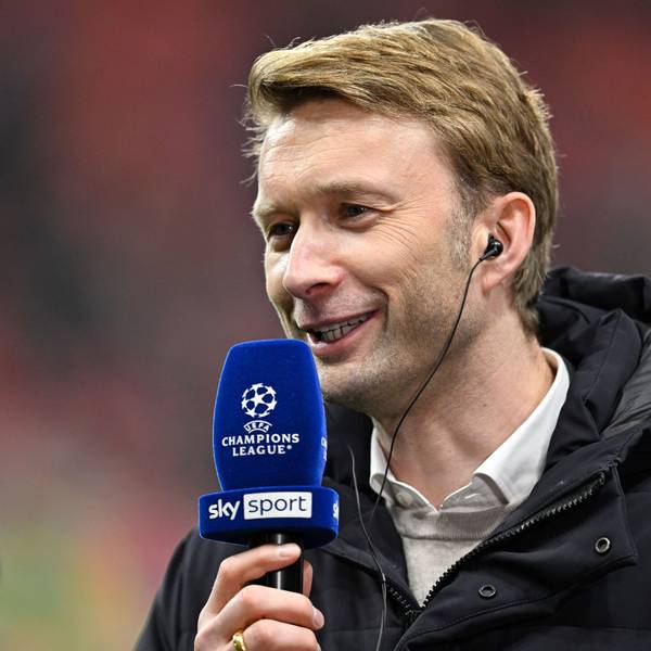 Simon Rolfes am Sky-Mikrofon.