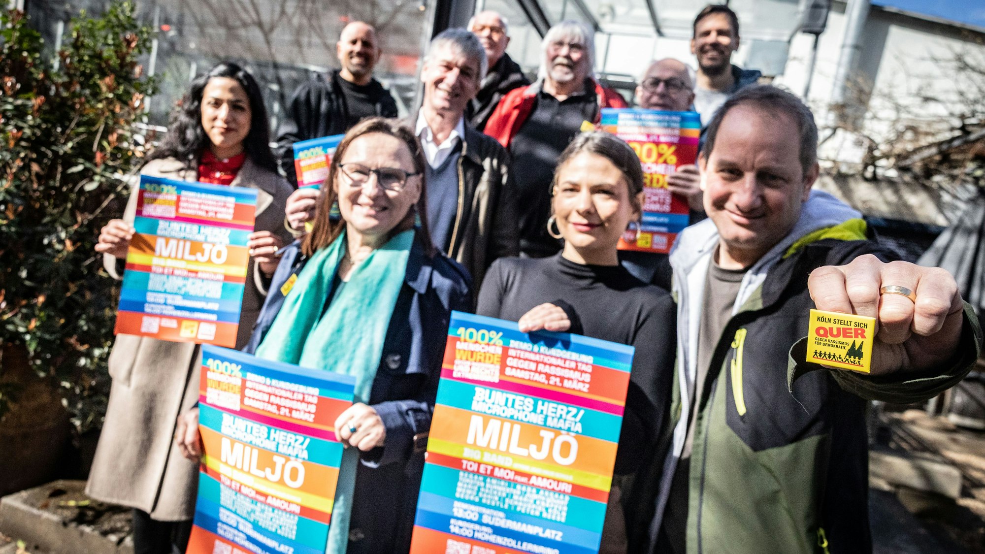 Unterstützer von Arsch Huh und Köln stellt sich quer.