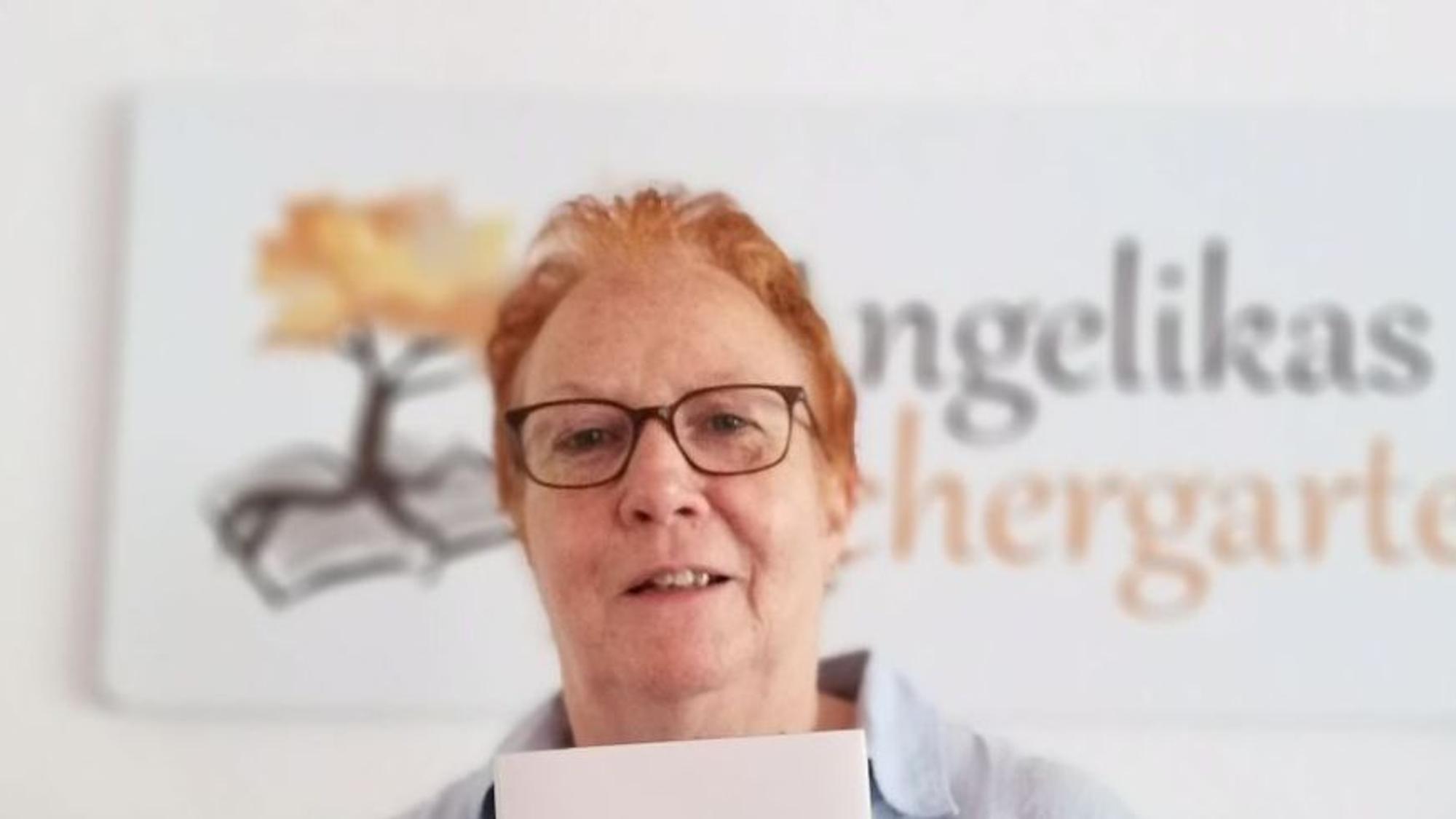 Angelika Abels von "Angelikas Büchergarten" in Ruppichteroth empfiehlt als Ferienlektüre "Blaues Wunder".