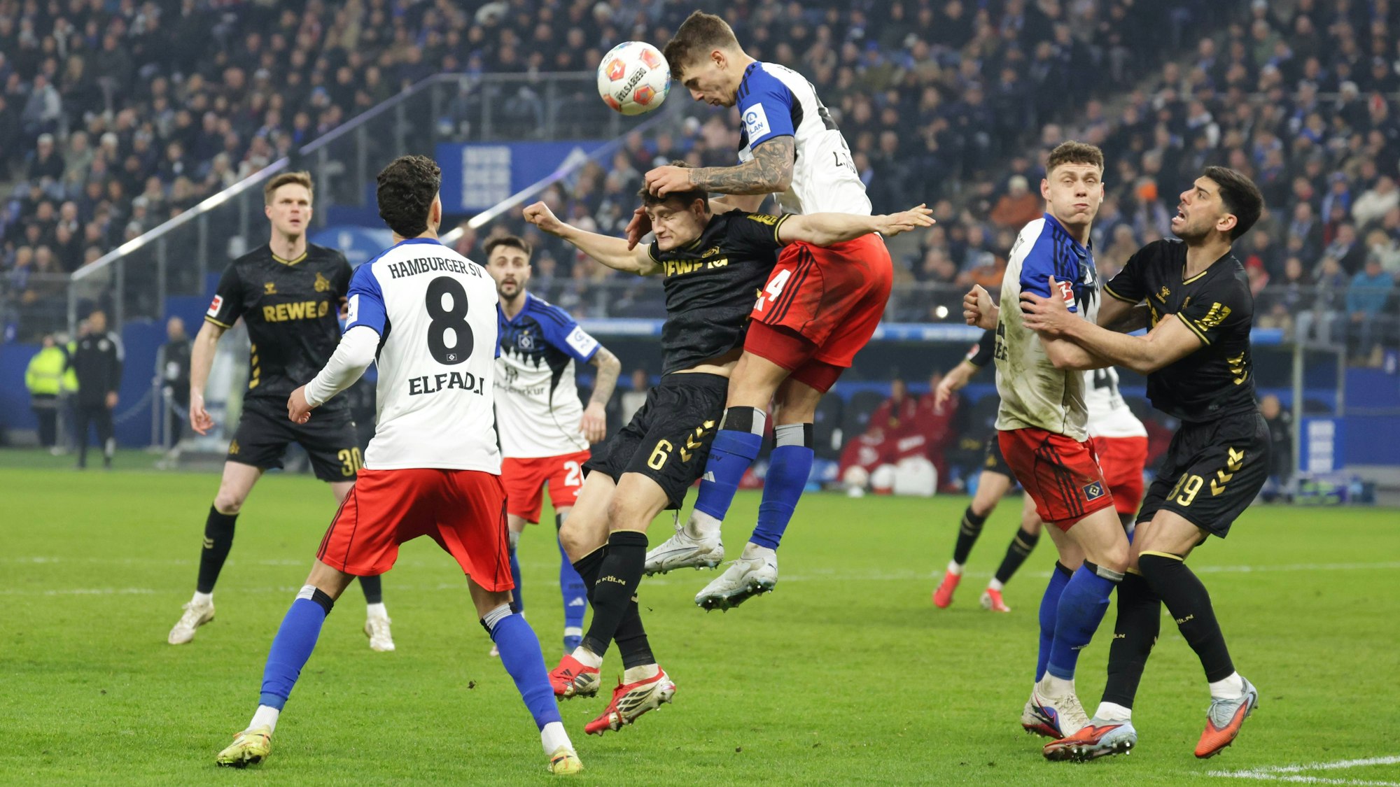 Herr der Lüfte: HSV-Abwehrchef Luka Vuskovic war kaum zu überwinden.