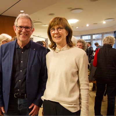 Bettina Goebel, Leiterin der katholischen Familienbildungsstätte, steht neben ihrem Nachfolger Thomas Dörmbach.