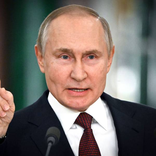 Dieses von der staatlichen russischen Nachrichtenagentur Sputnik via AP veröffentlichte Foto zeigt Kremlchef Wladimir Putin während einer Pressekonferenz.
