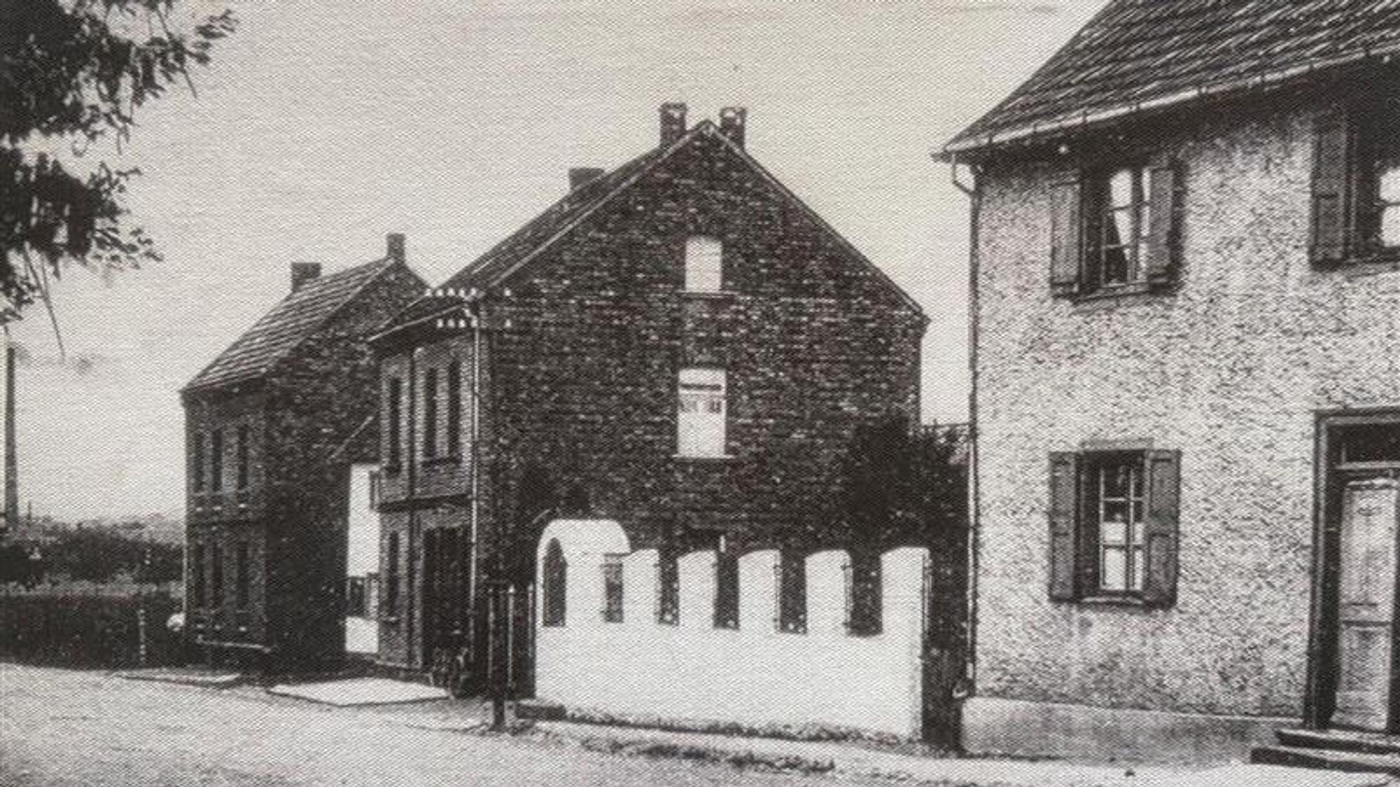 Viel hat sich seitdem in Niederpleis geändert. Das Gebäude der Bäckerei Profittlich um das Jahr 1930.