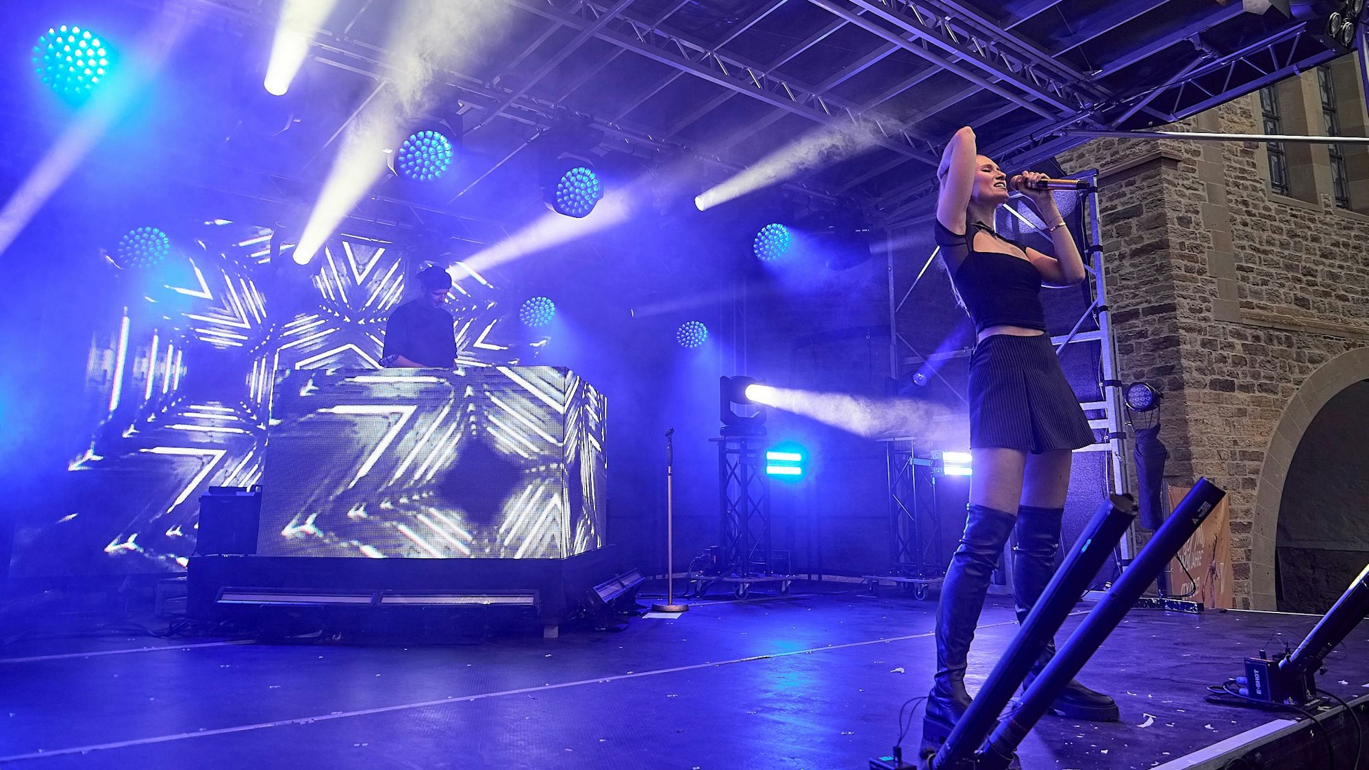 Als Topact bei „Summer in the city“ tritt das Duo „Glasperlenspiel“ auf.