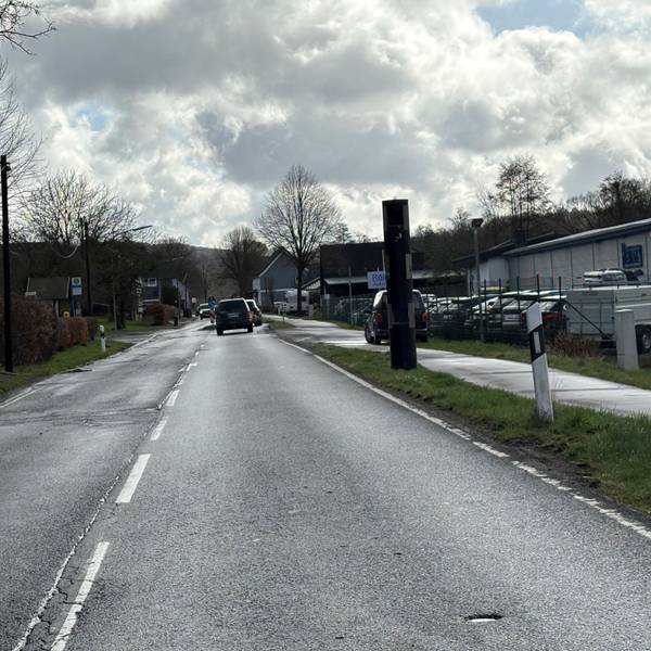 Die Blitzsituation auf der L339 in Nümbrecht-Niederbröl.