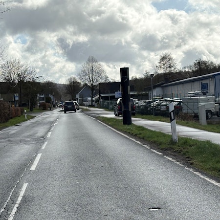 Die Blitzsituation auf der L339 in Nümbrecht-Niederbröl.