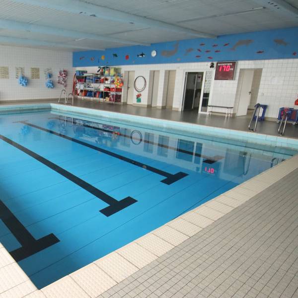 Das Foto zeigt die Schwimmhalle in Reichshof-Wildbergerhütte.