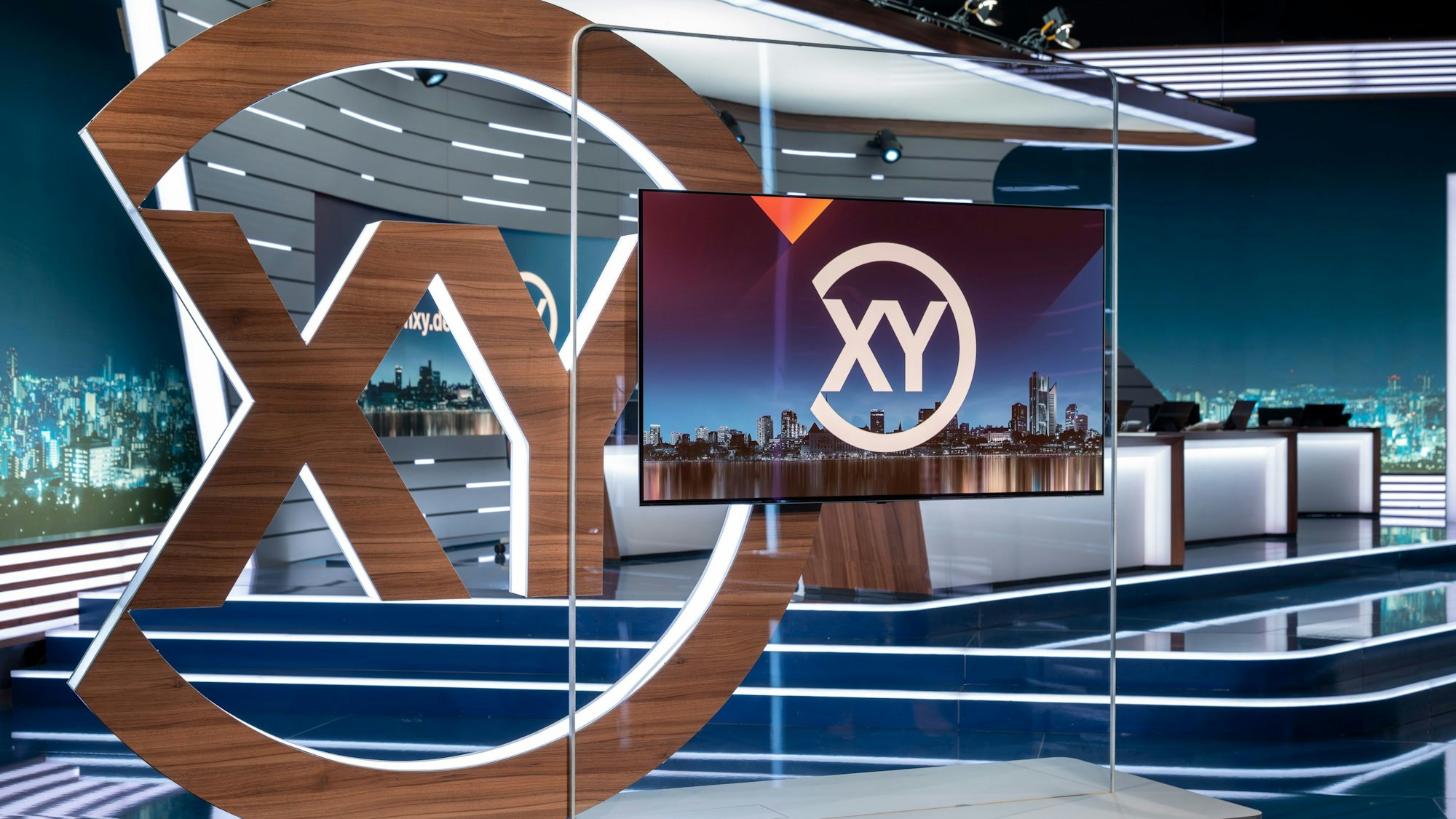 Blick in das ZDF-Studio von „Aktenzeichen XY… ungelöst“.