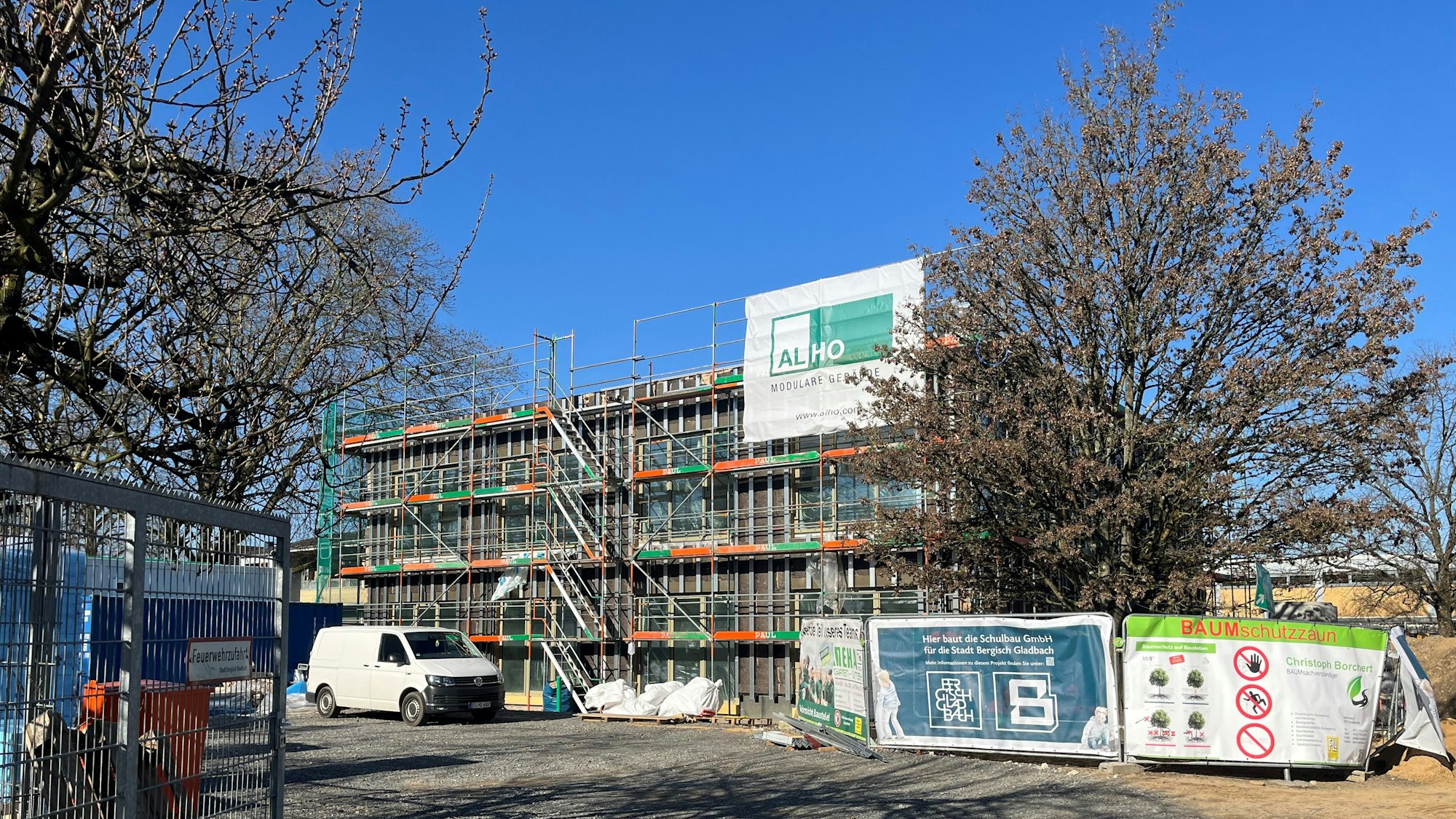 Der Rohbau des neuen Gebäudes steht.