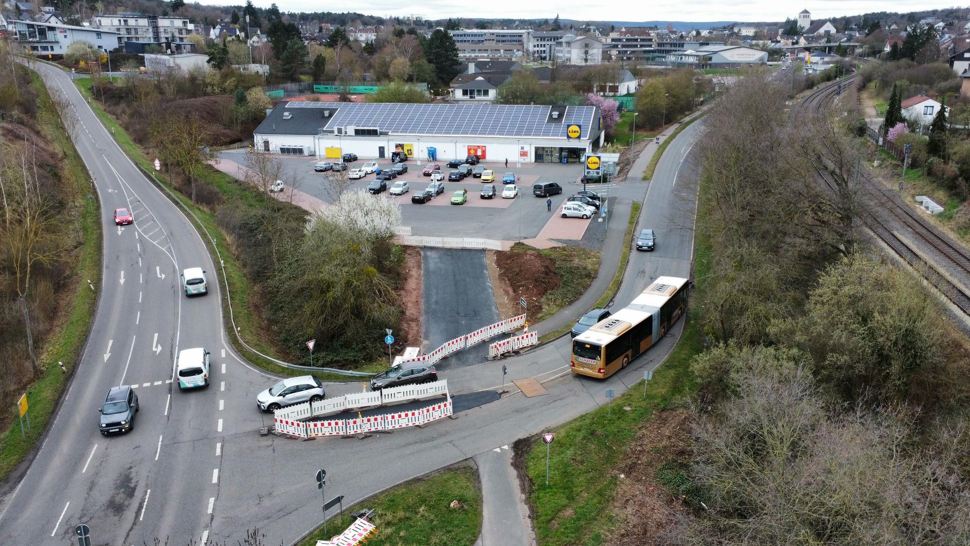 Drohnenaufnahme des Einmündungsbereichs von L61 und Feytalstraße im März 2026.