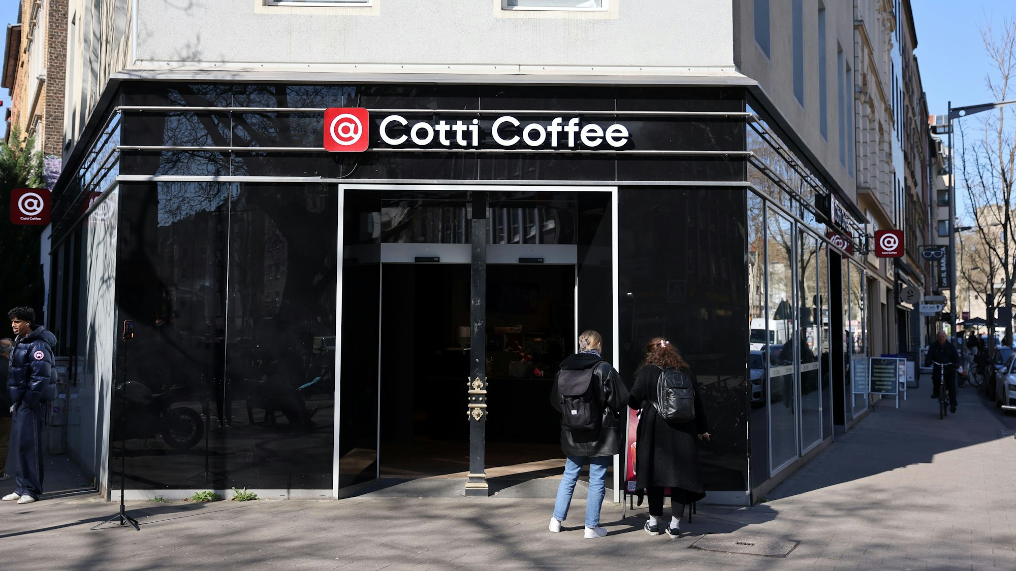 Die Filiale von „Cotti Coffee“ auf der Bonner Straße.