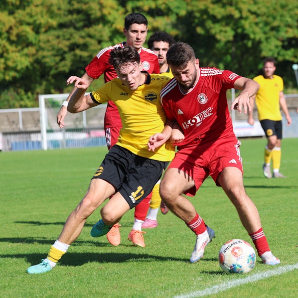 Ardit Mimini im Zweikampf mit einem Hohkeppeler.