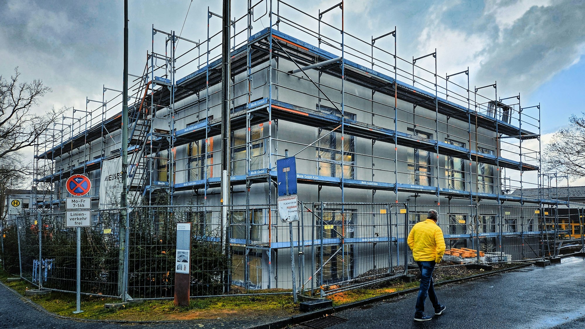 Die Gemeinschaftsgrundschule im Waldbröler Stadtteil Isengarten bekommt einen großzügigen Anbau. Dieser wird gerade in Modelbauweise errichtet und nähert sich rasant seiner Fertigstellung.