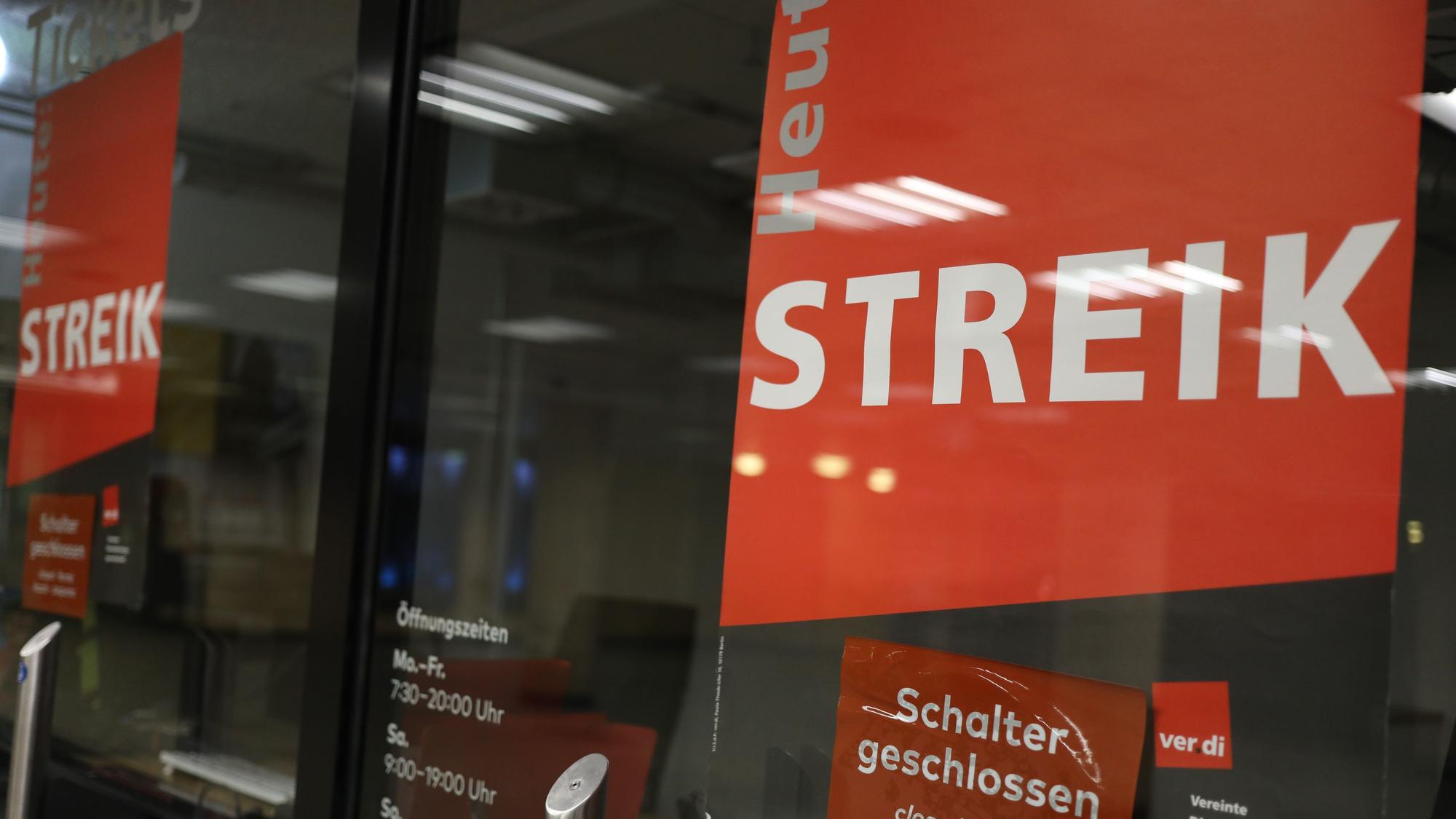 Von den Warnstreiks im Nahverkehr ist auch die KVB betroffen. (Archivbild)