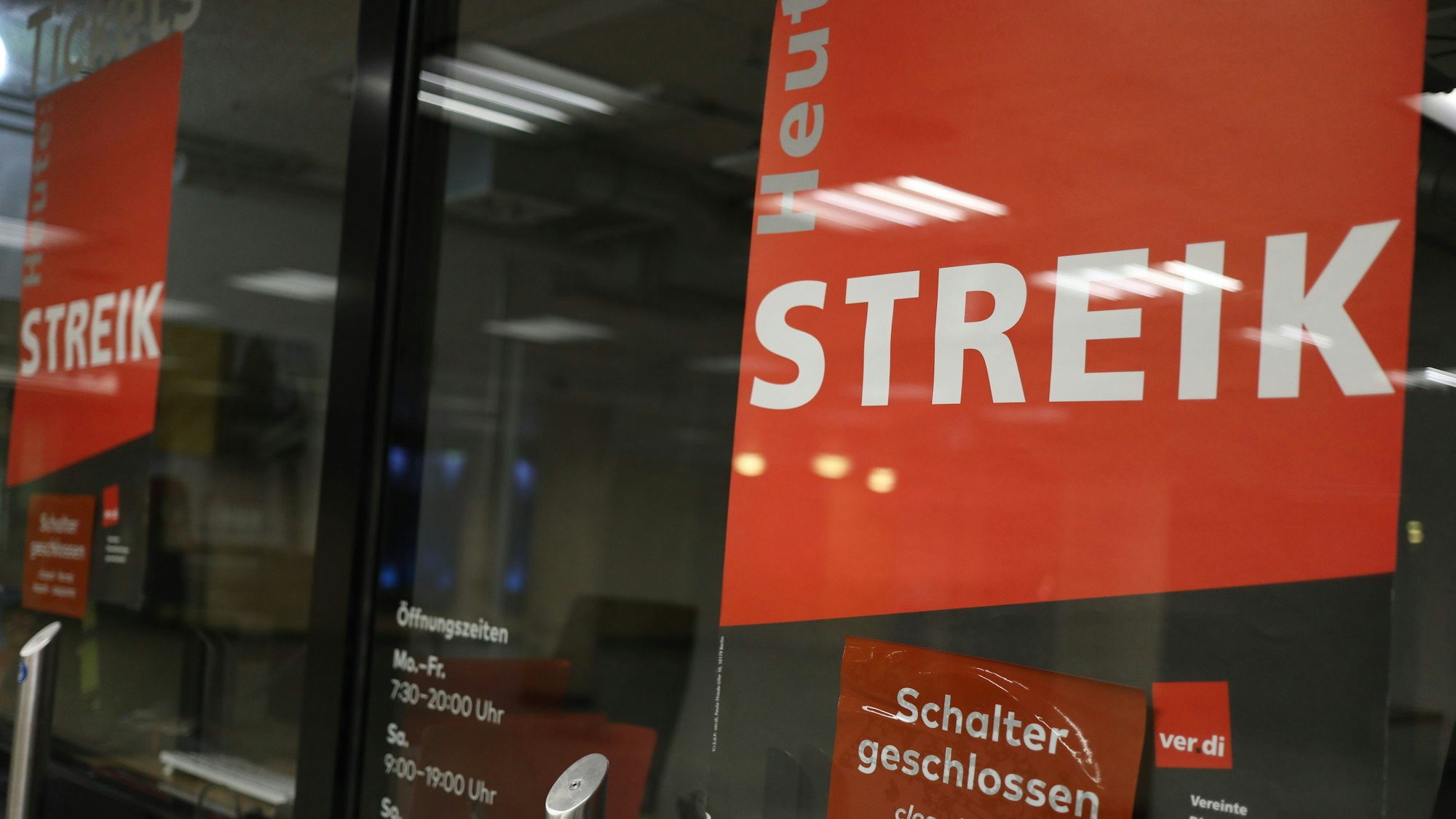 Von den Warnstreiks im Nahverkehr ist auch die KVB betroffen. (Archivbild)