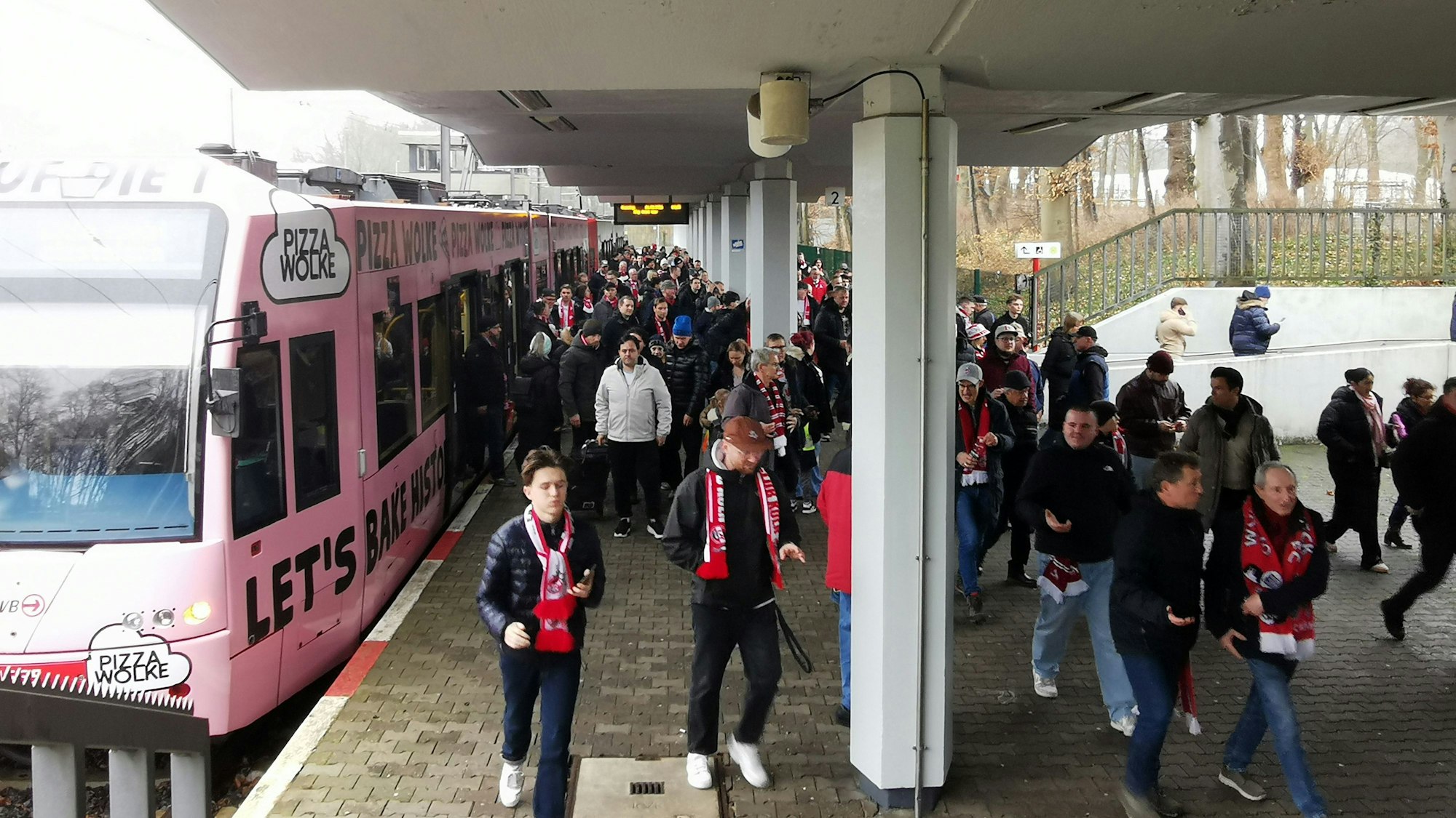 Die KVB-Haltestelle am Müngersdorfer Stadion.