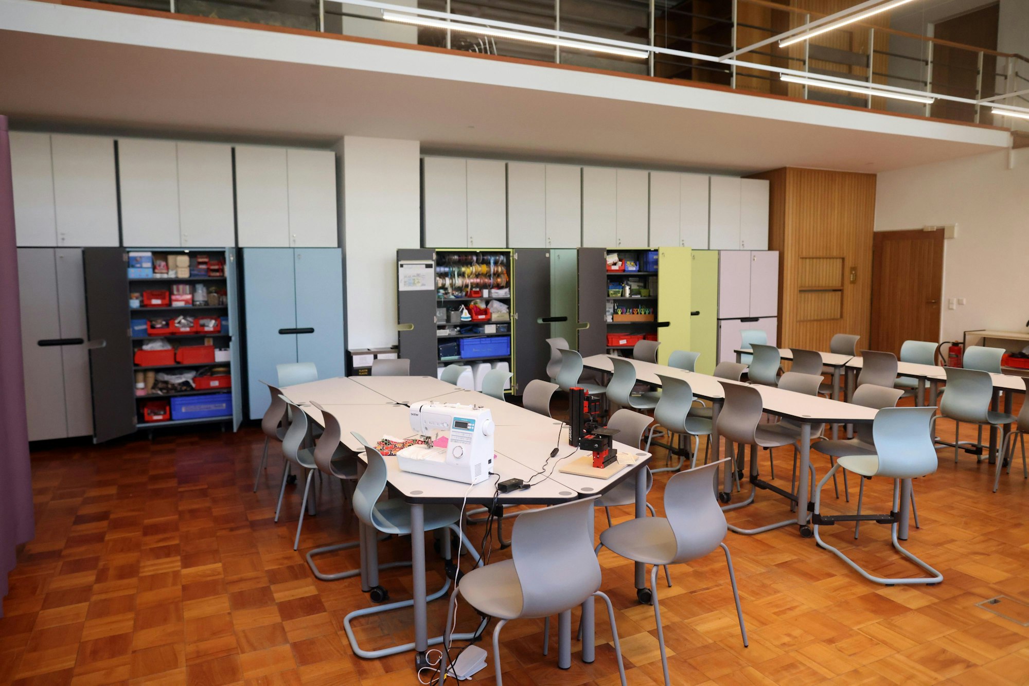 Das Kreativlabor im MAKK: Die gesamte Einrichtung lässt sich nach Belieben verschieben: Alles ist mit Rollen versehen.