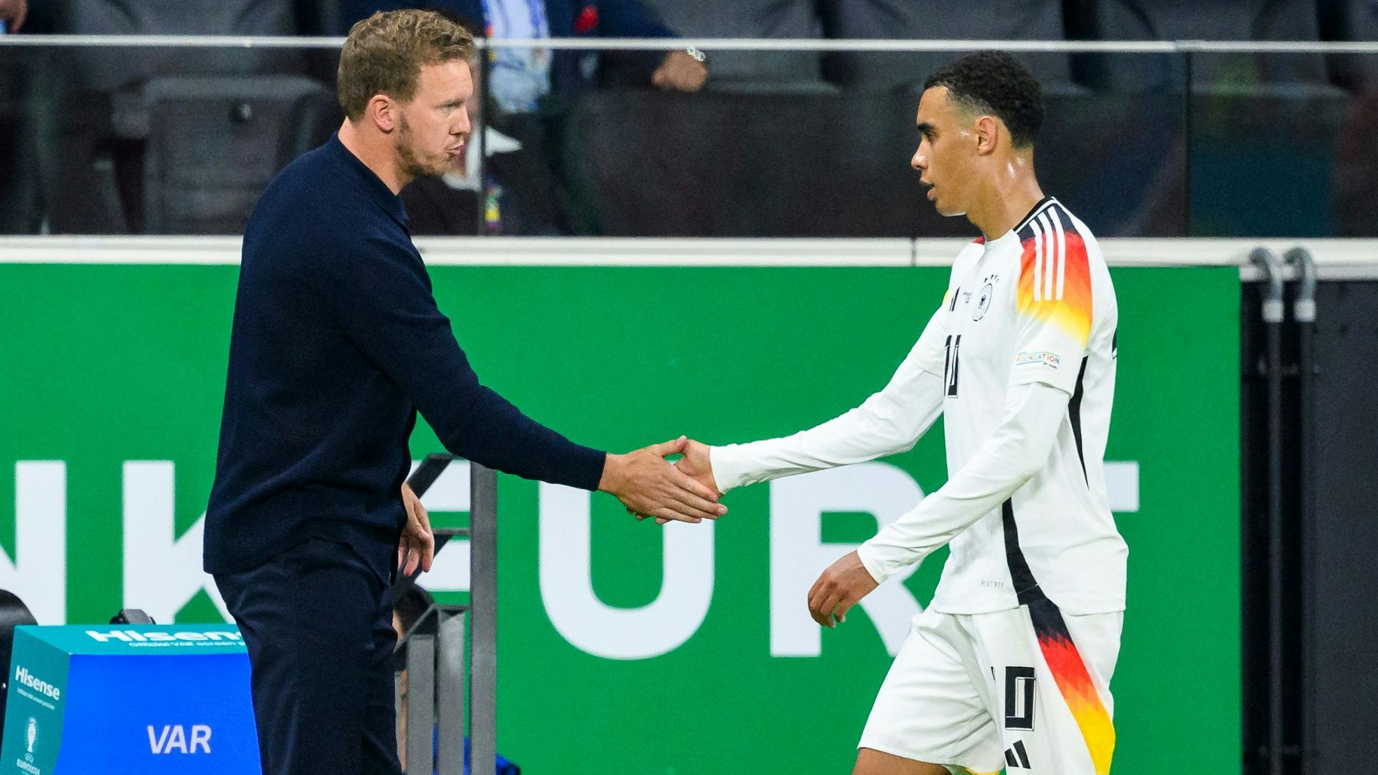 Julian Nagelsmann muss noch warten, bis er Jamal Musiala wieder im Kreis der Nationalmannschaft begrüßen kann. (Archivbild)