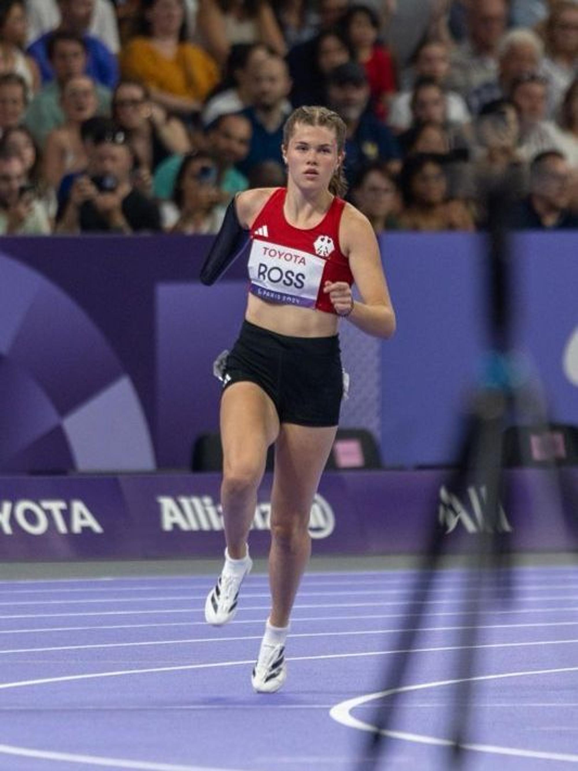 Jule Roß läuft im Stade de France vor 75 000 Zuschauenden.