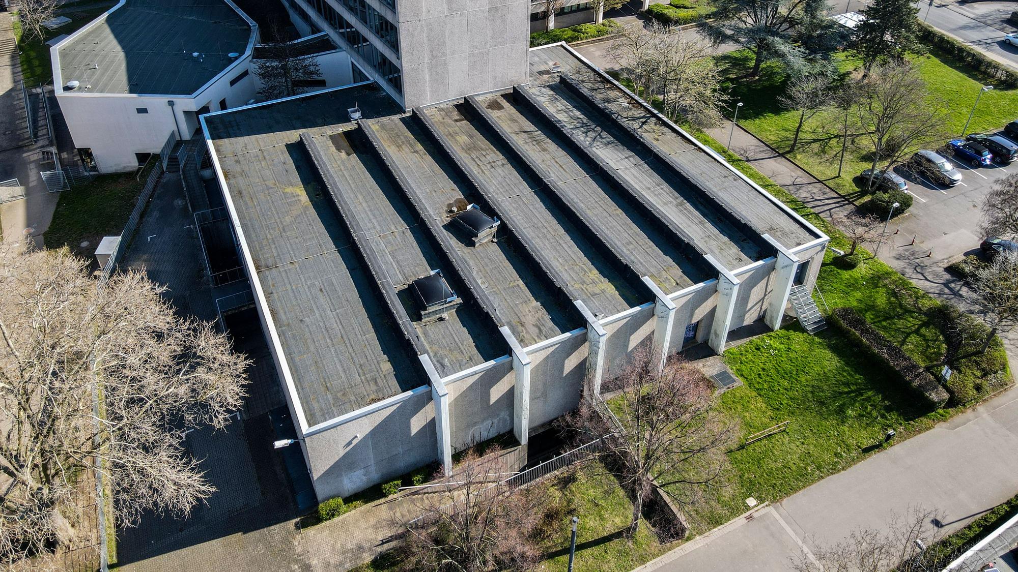 Das Luftbild zeigt das Stadttheater in Euskirchen.