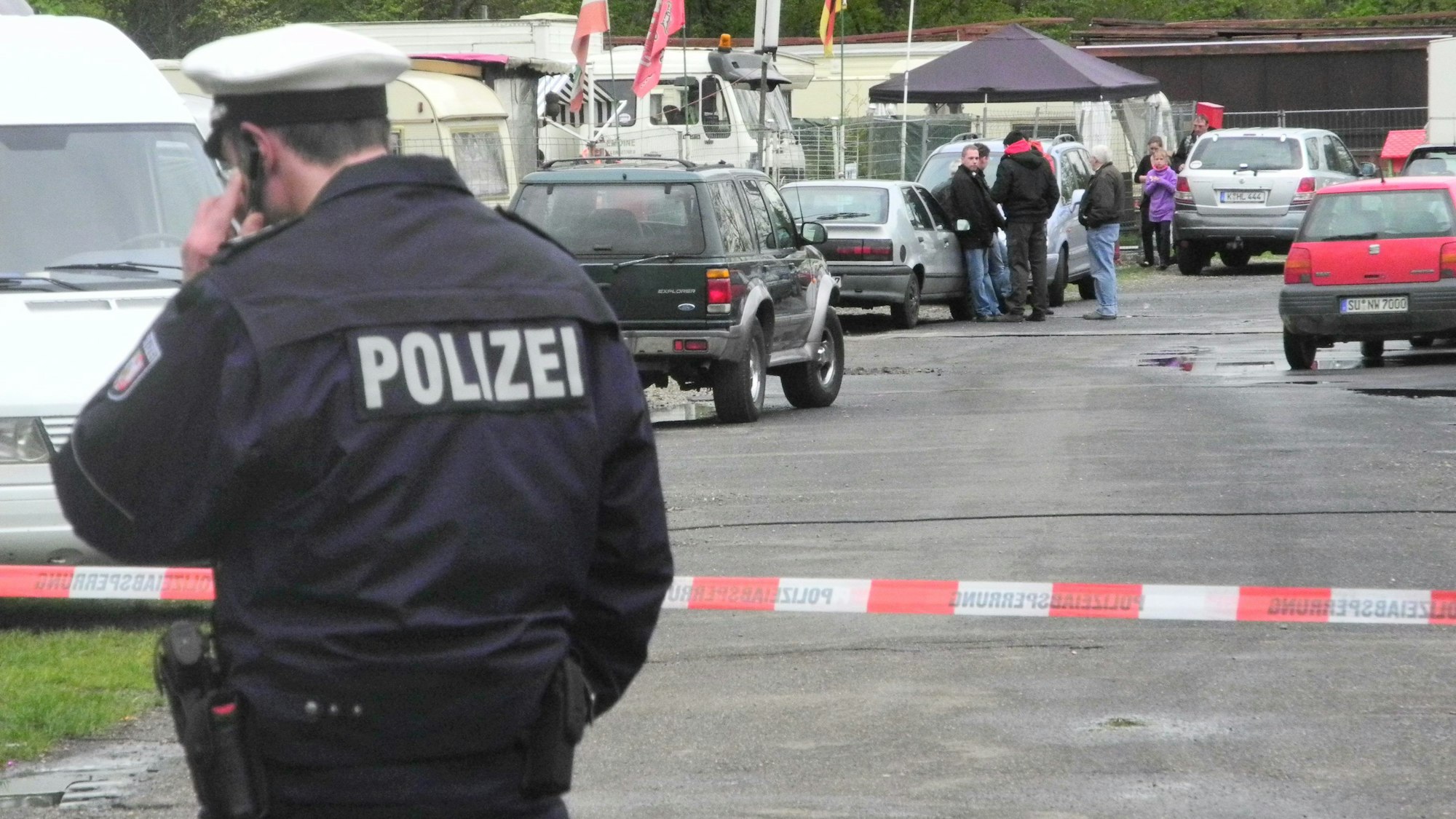 Die Polizei am Tatort nach der tödlich verlaufenden Auseinandersetzung am Takuplatz.