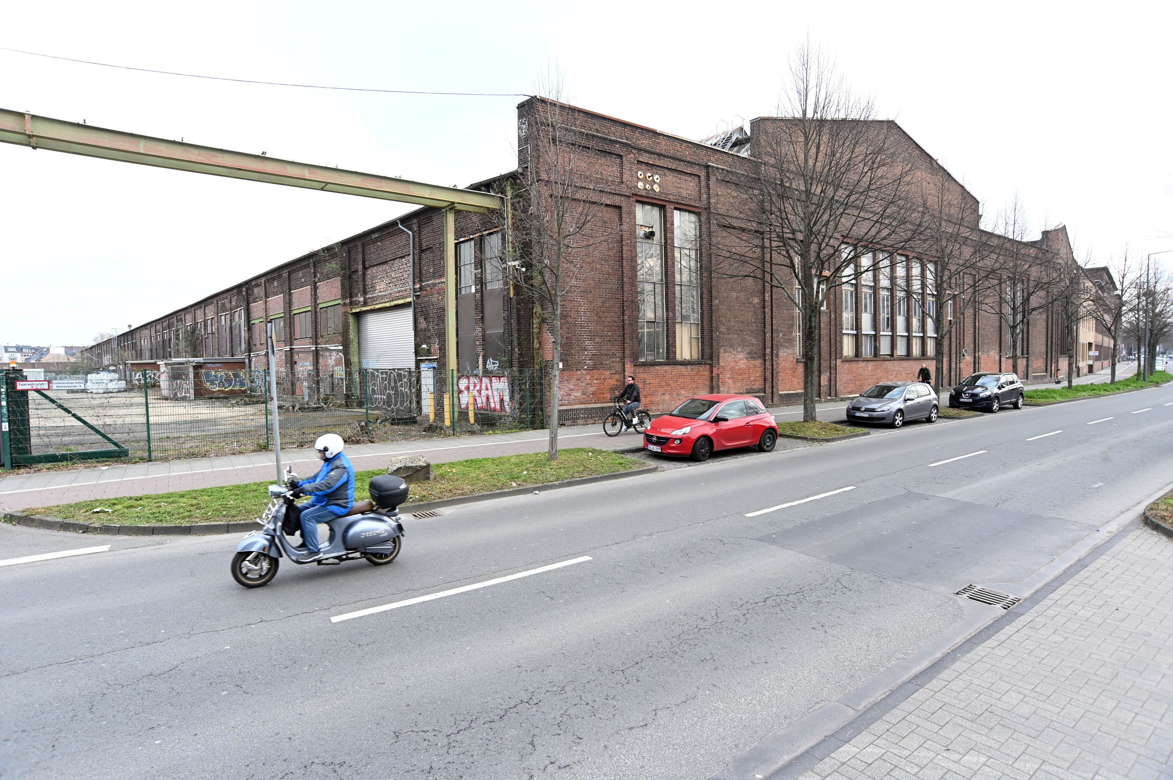 Die Hallen 70 und 71 auf dem ehemaligen Gelände der Klöckner-Humboldt-Deutz-Werke an der Dillenburger Straße. Dort sollte das Migrationsmuseum Selma realisiert werden, dazu kommt es jedoch nicht.