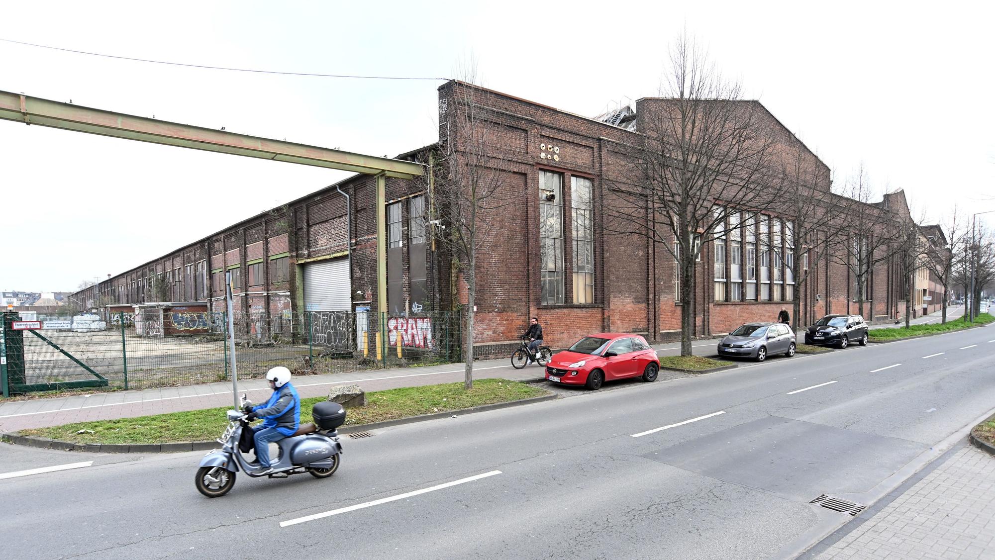 Die Hallen 70 und 71 auf dem ehemaligen Gelände der Klöckner-Humboldt-Deutz-Werke an der Dillenburger Straße. Dort sollte das Migrationsmuseum Selma realisiert werden, dazu kommt es jedoch nicht.