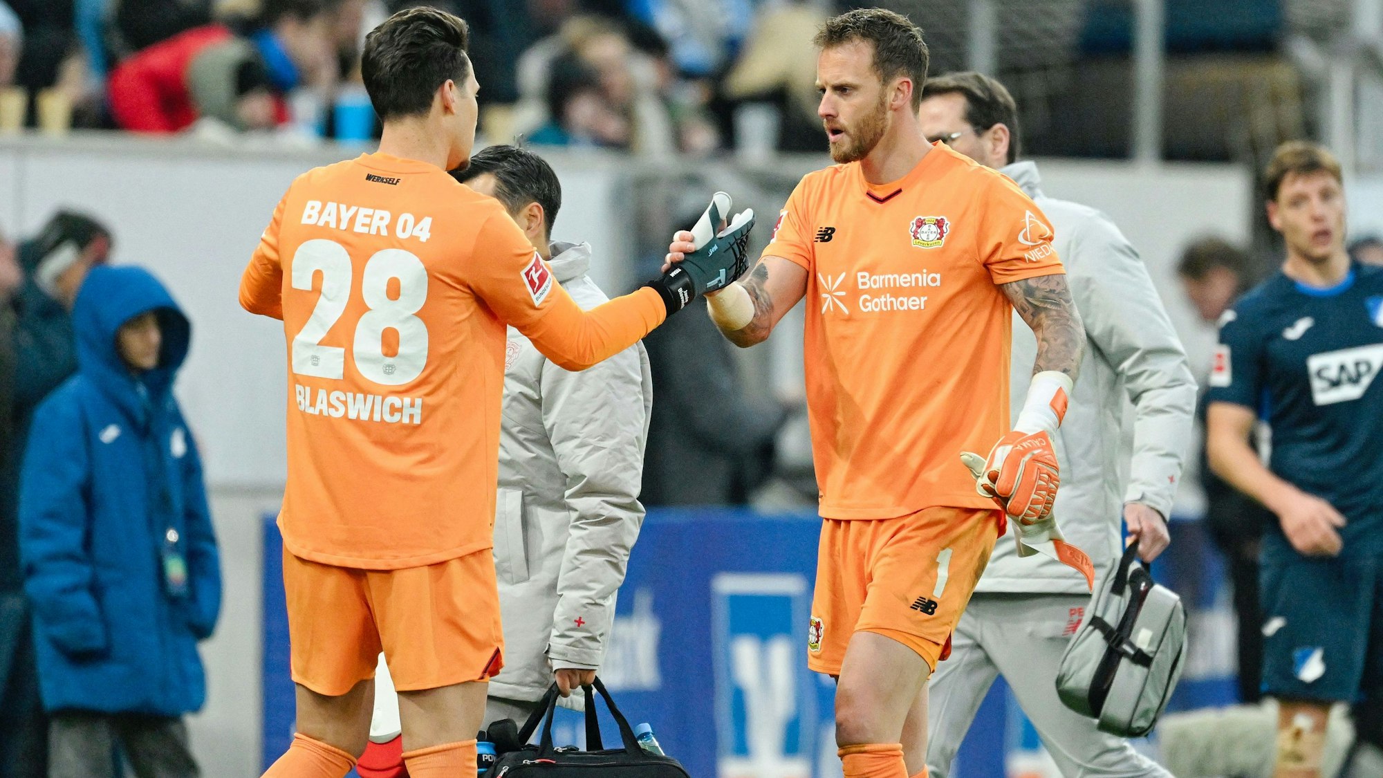 Wer spielt in Heidenheim? Der beim FC Arsenal überzeugende Janis Blaswich (l.) oder Stammtorwart Mark Flekken.