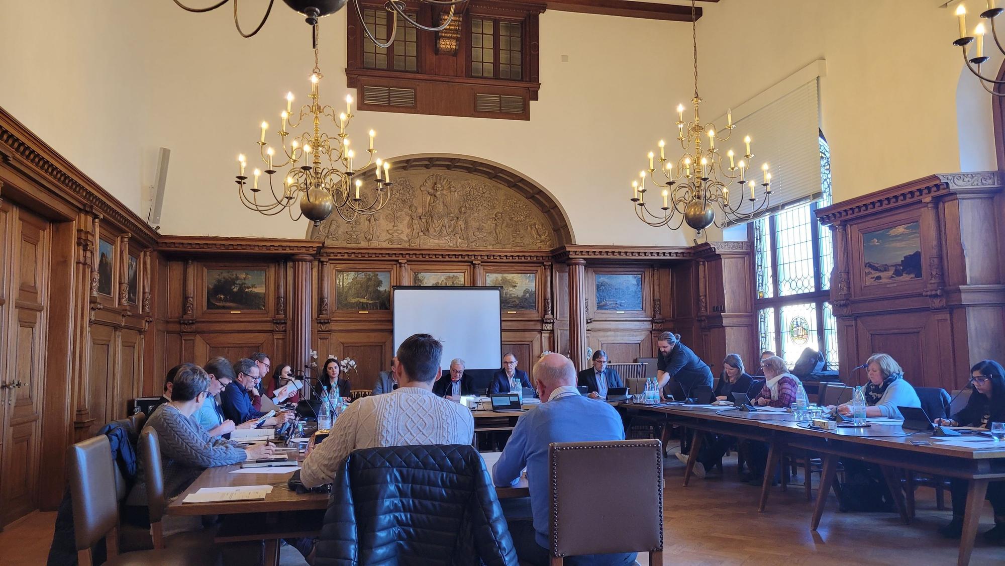 Das Foto zeigt die Sitzung des Gladbacher Finanzausschusses