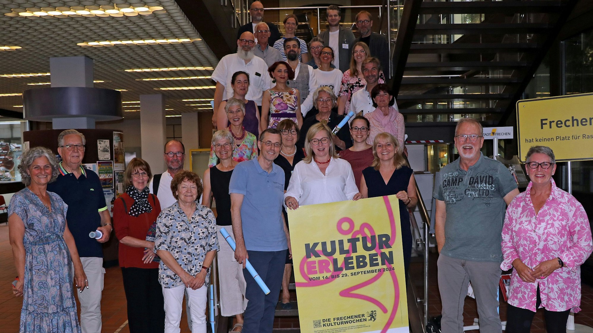 Zu 54 Veranstaltungen luden die 34 Veranstalterinnen und Veranstalter 2024 ein. In der Mitte in der weißen Bluse: Ex-Bürgermeisterin Susanne Stupp.