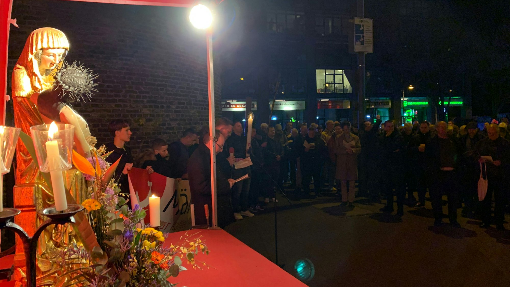 Traditionelle Männerwallfahrt zur Pietà in St. Marien in Kalk.