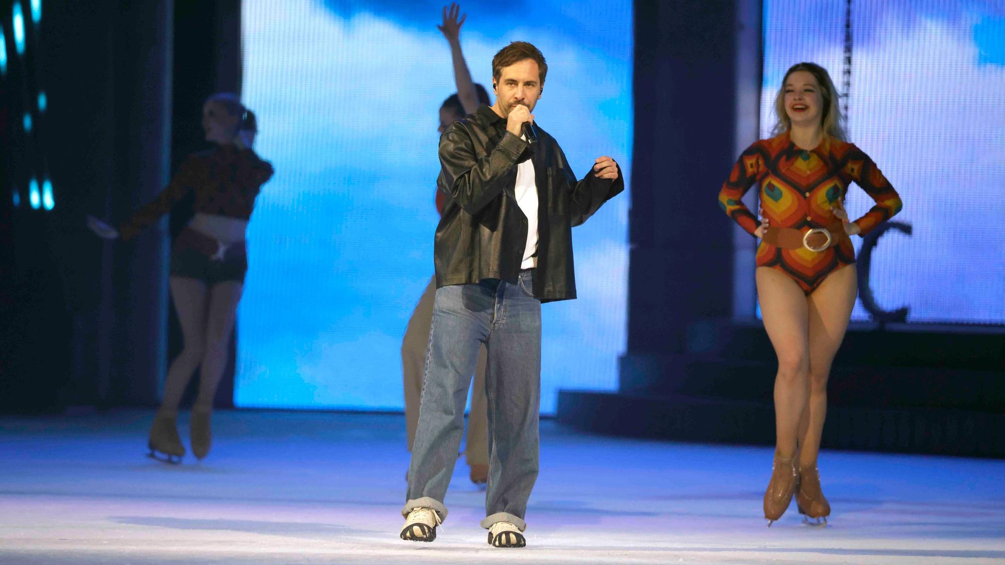 In der neuen „Holiday on Ice“-Show „Cinema of Dreams“ hat Popstar Max Giesinger einen Gast-Auftritt.