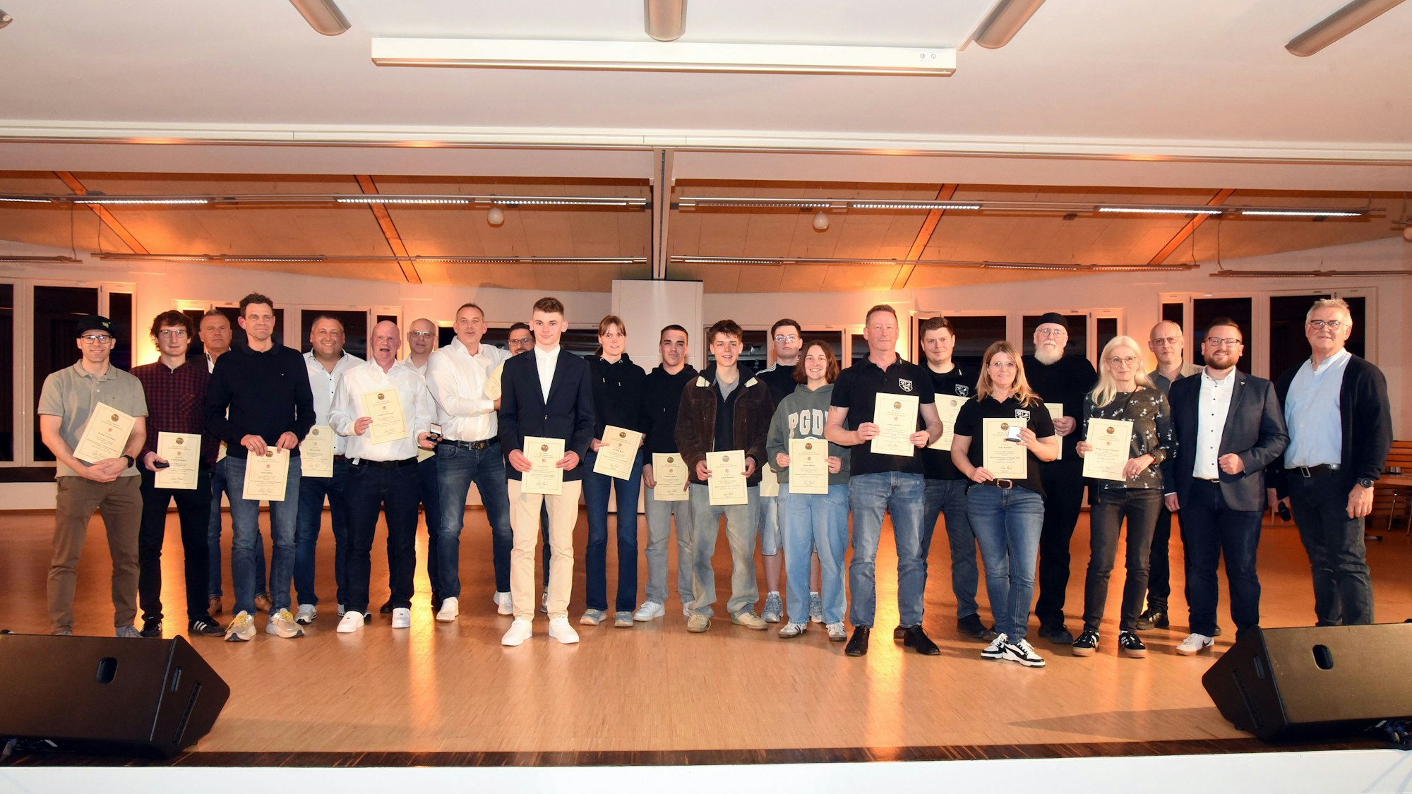 Alle Erwachsenen, die geehrt wurden.