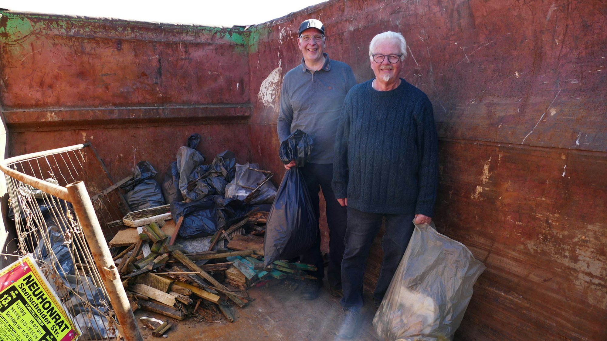 Thomas Jung und Burkhard Bröhl organisierten das Müllsammeln in Lohmar.