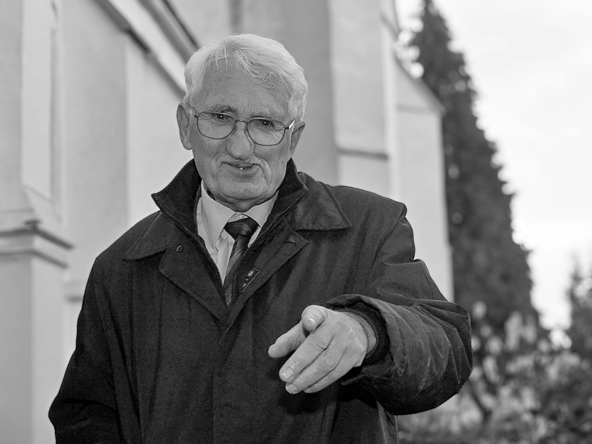 Das Foto zeigt Prof. Jürgen Habermas in Gummersbach, wo er aufgewachsen ist.