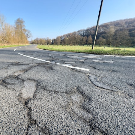Schlaglöcher in der Hanfbachtalstraße (Hennef-Hanf)