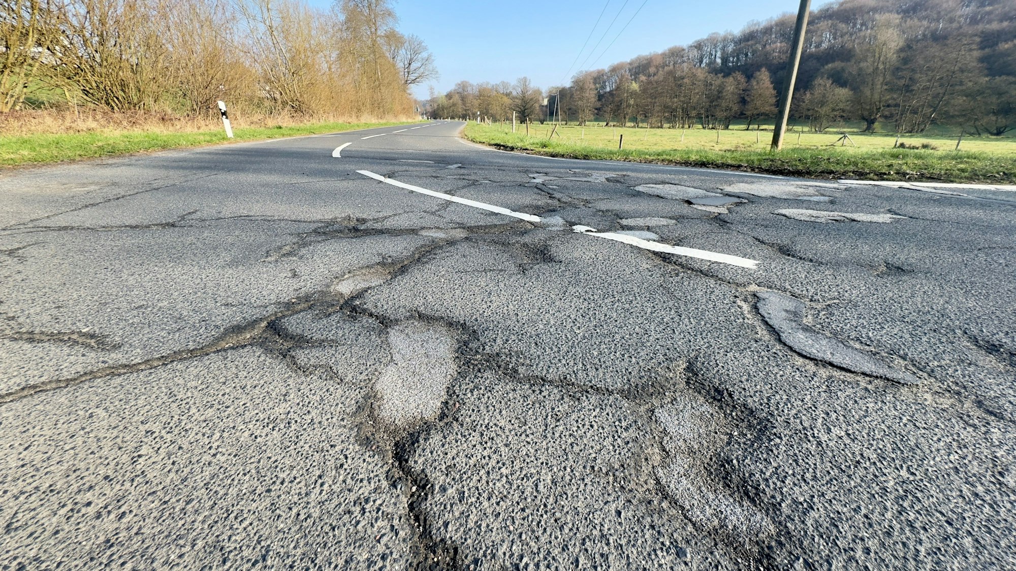Schlaglöcher in der Hanfbachtalstraße (Hennef-Hanf)
