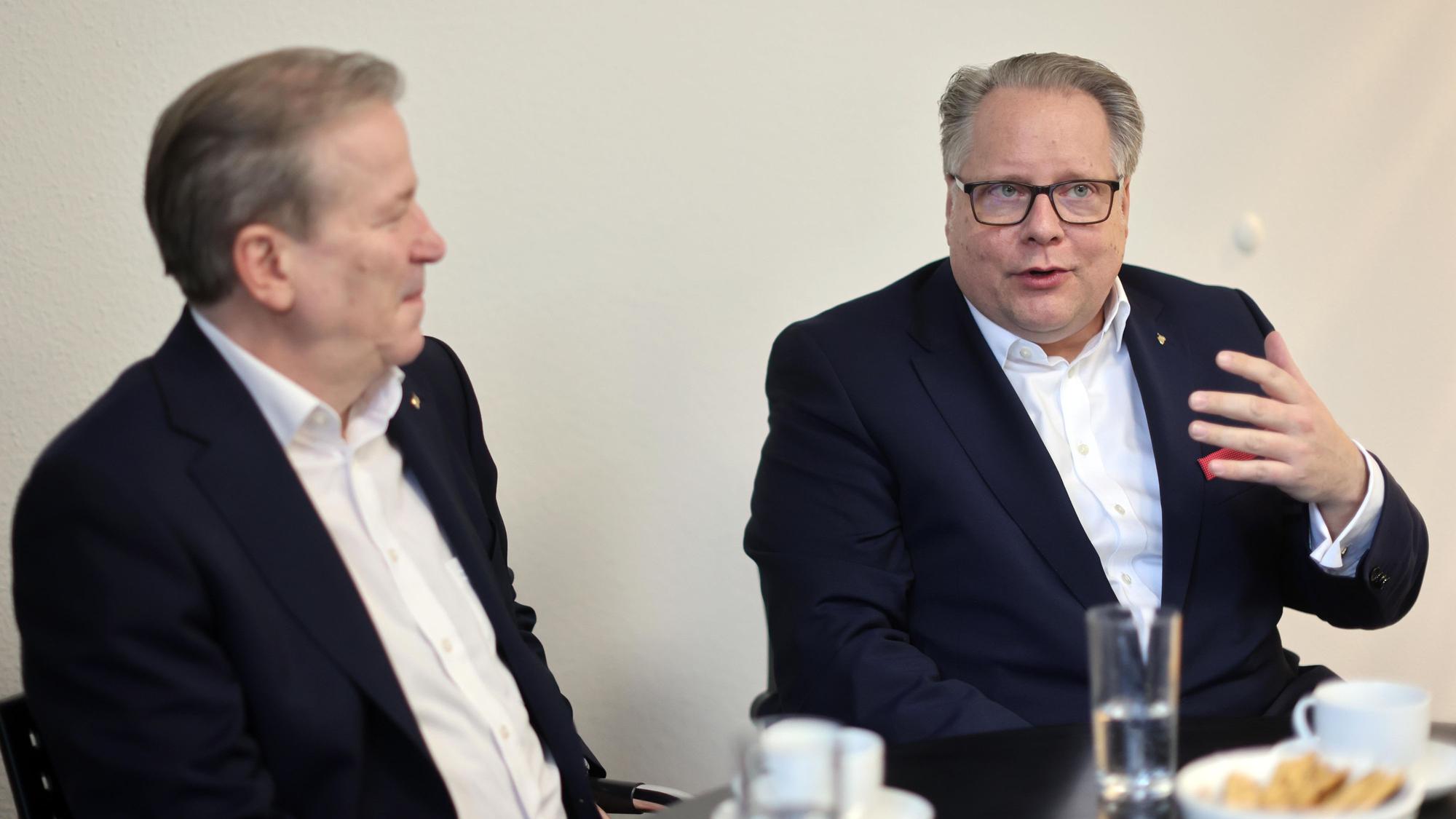 Lutz Schade (rechts) und sein Vorgänger Christoph Kuckelkorn.