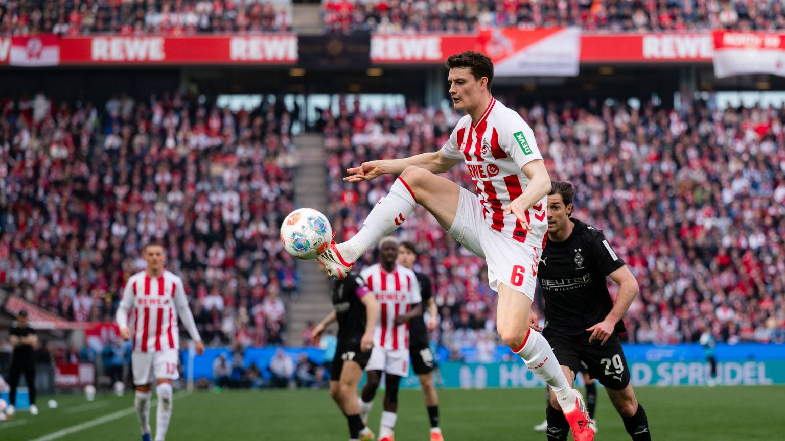 Gänsehaut garantiert: Wenn Köln auf Leverkusen trifft, liegt pure Derby‑Spannung in der Luft.